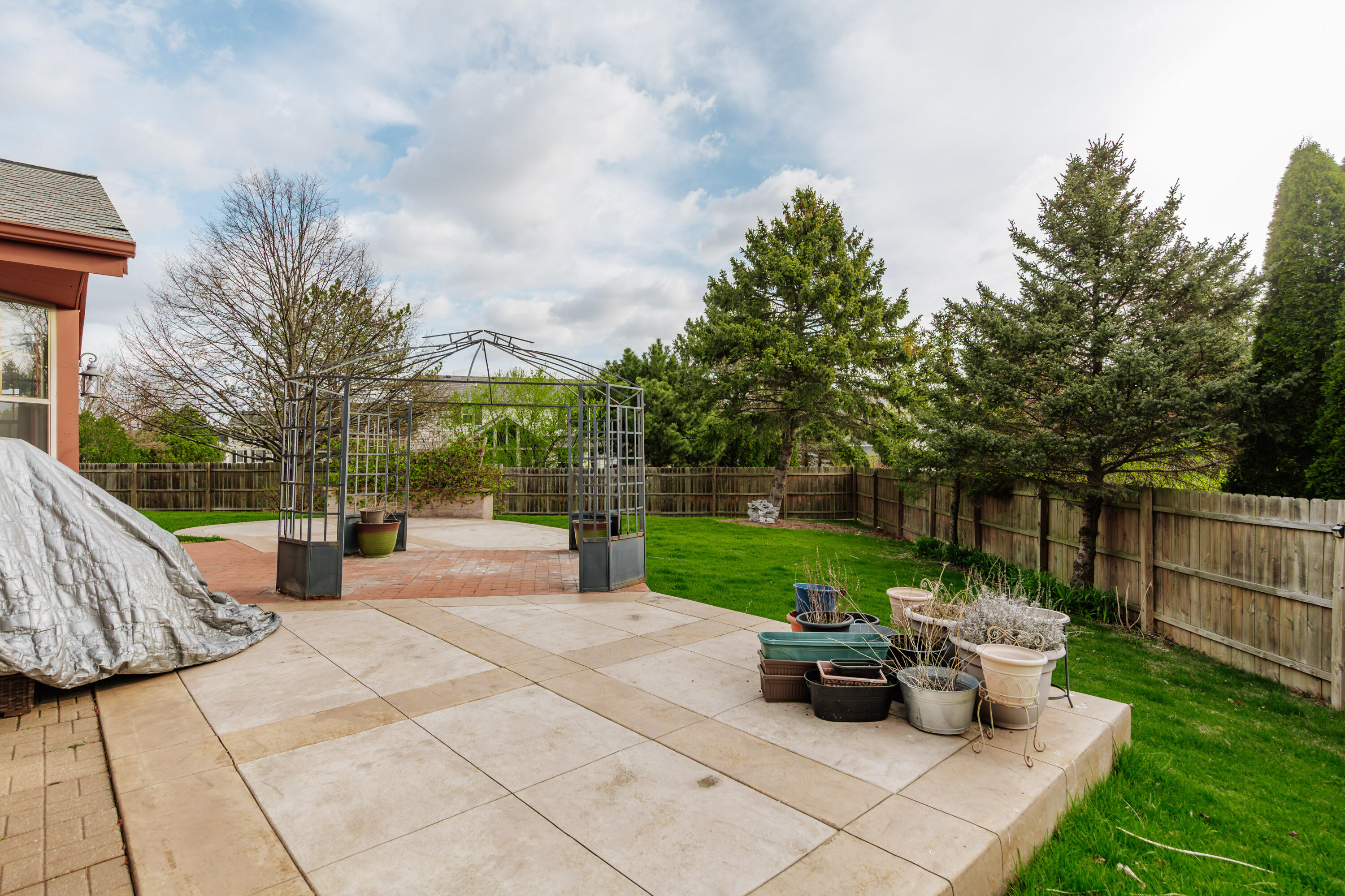 194 W Fairfield Ct, Oak Creek