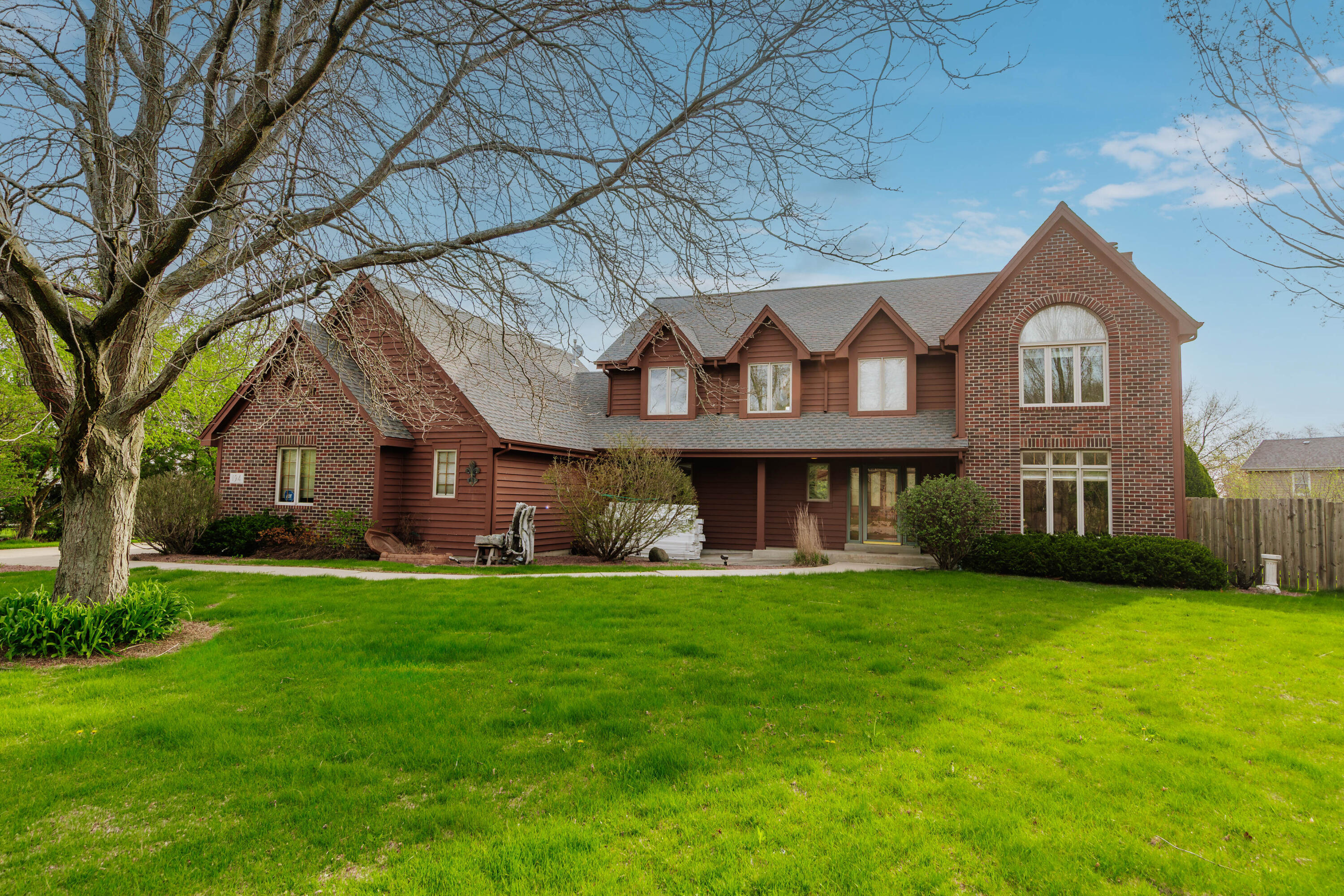 194 W Fairfield Ct, Oak Creek