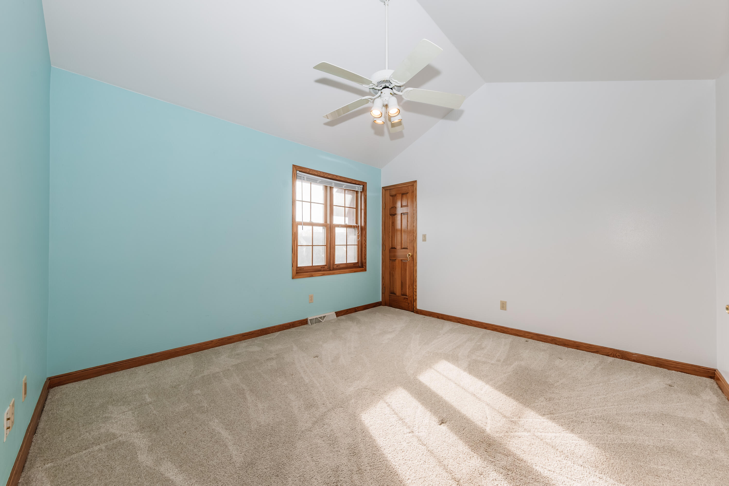 194 W Fairfield Ct, Oak Creek