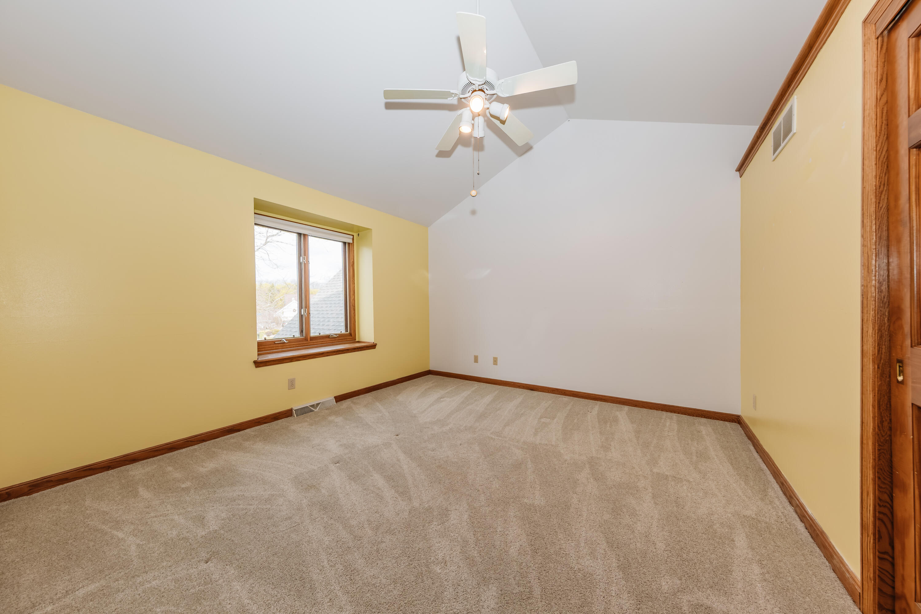 194 W Fairfield Ct, Oak Creek