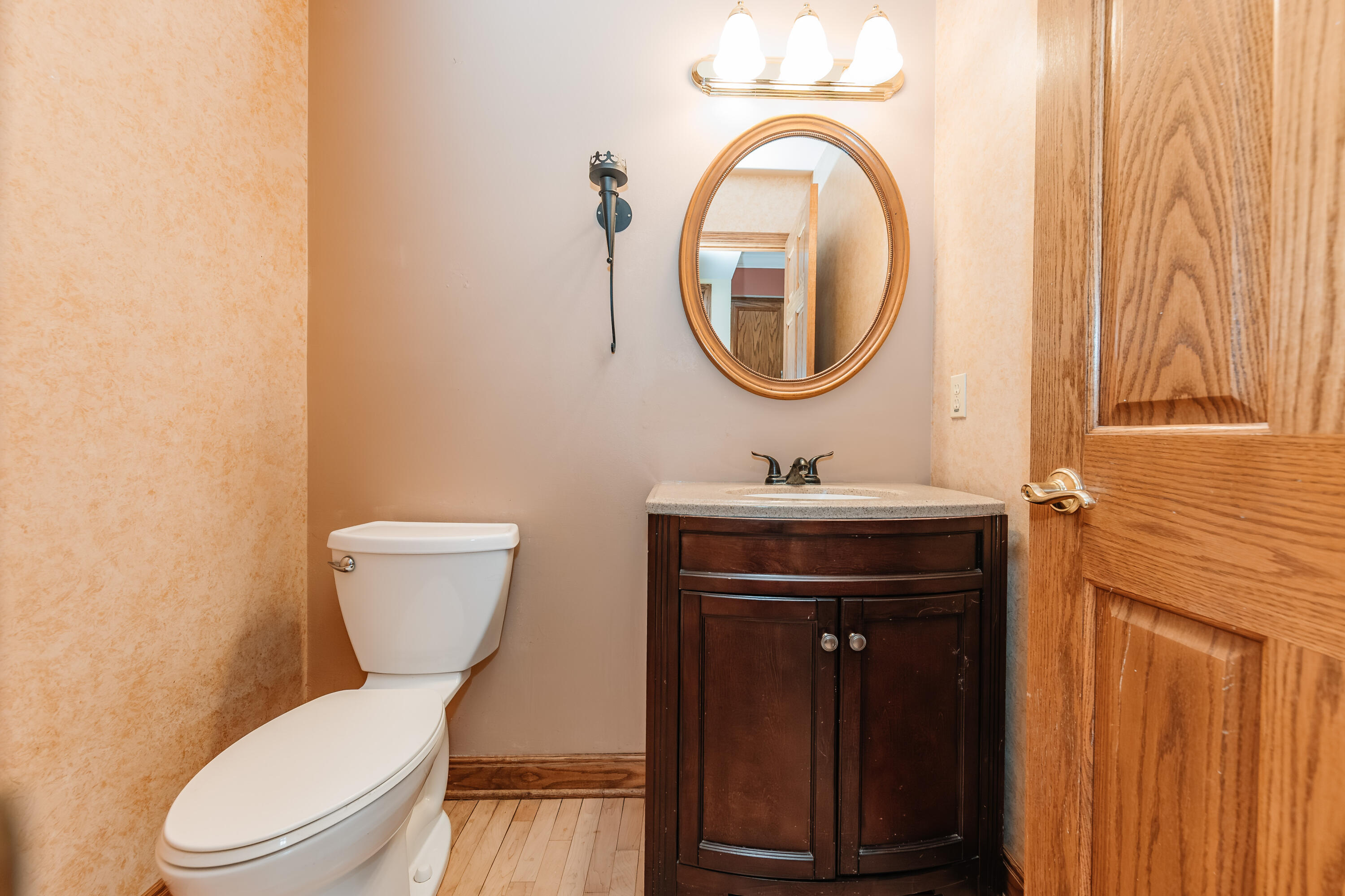 194 W Fairfield Ct, Oak Creek