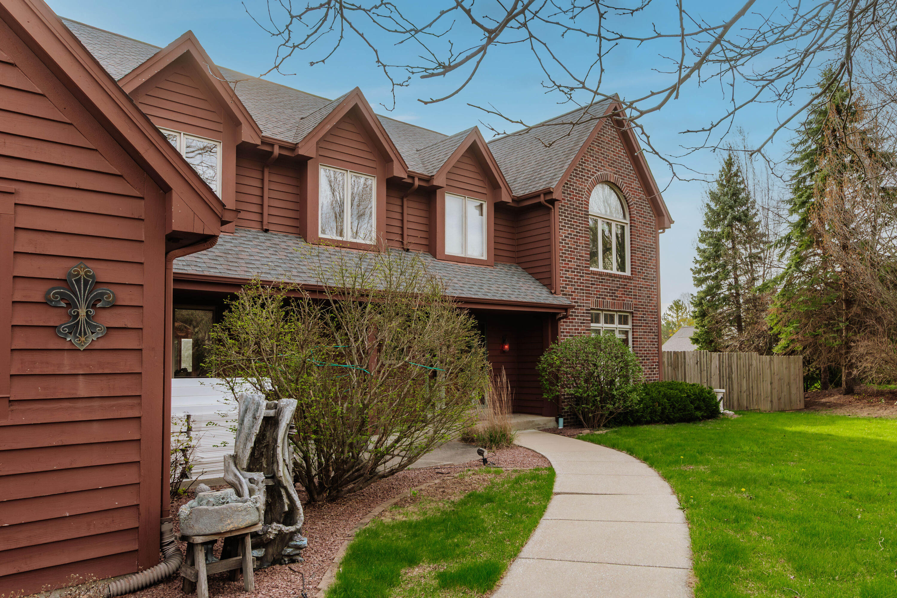194 W Fairfield Ct, Oak Creek