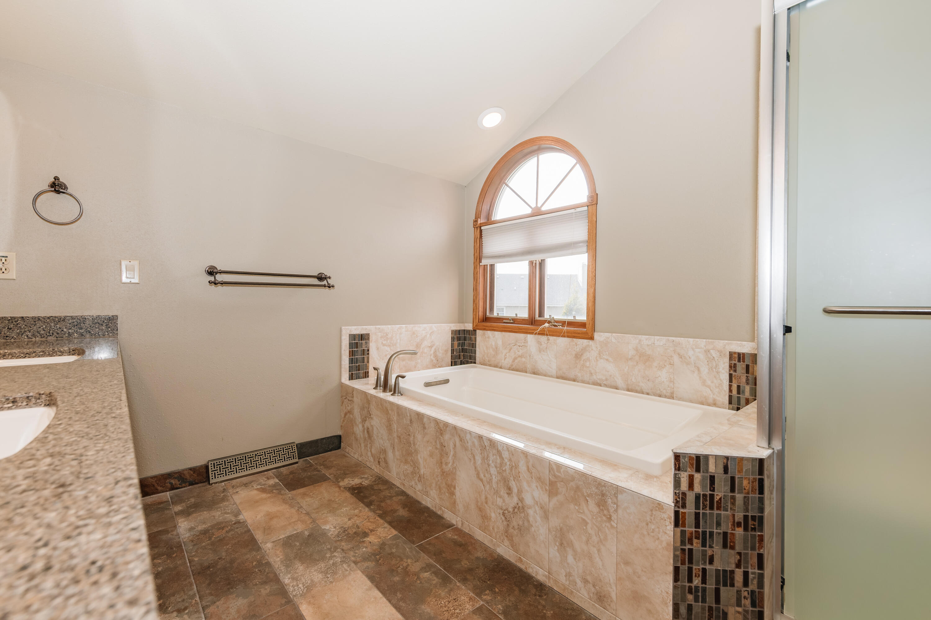 194 W Fairfield Ct, Oak Creek