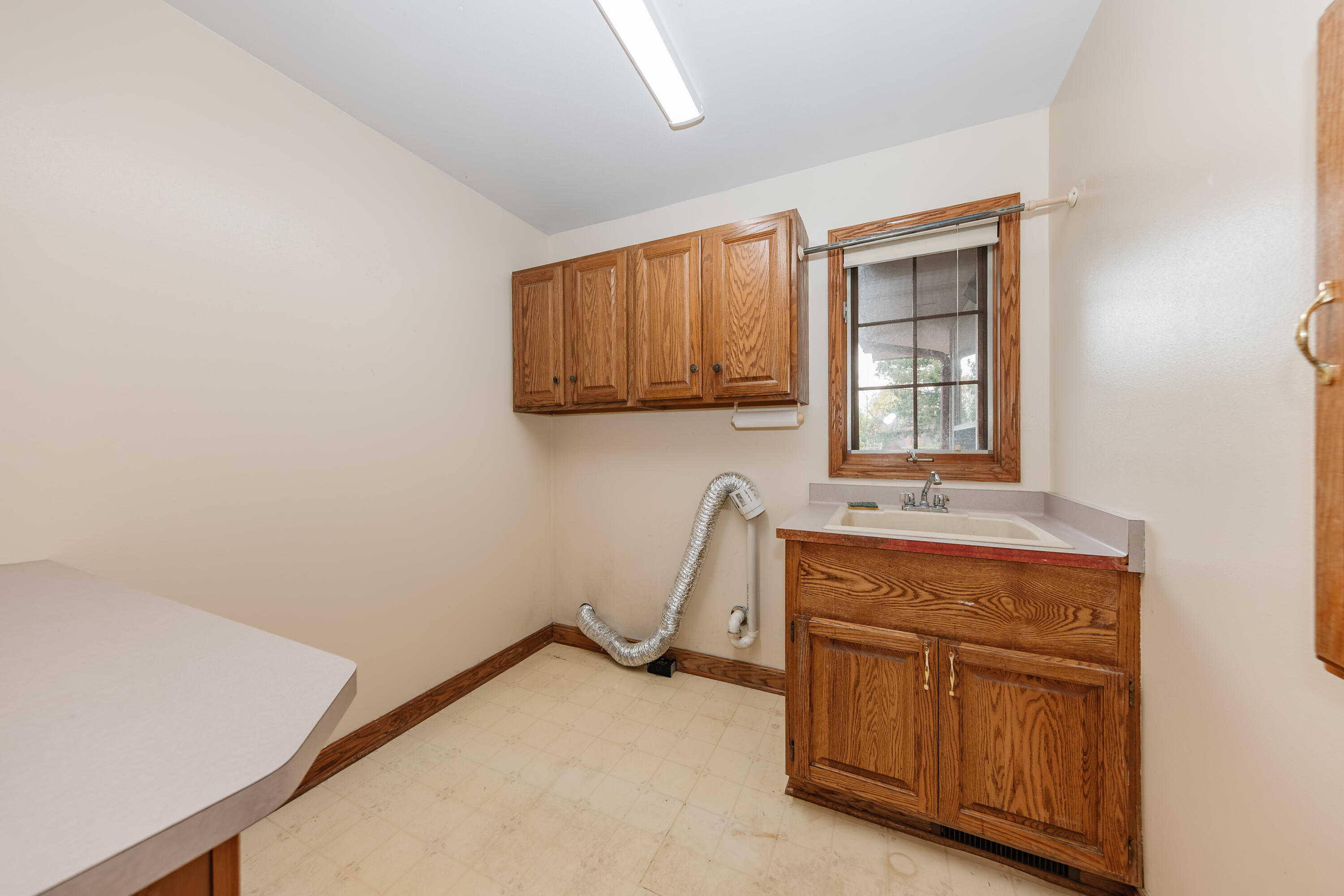 194 W Fairfield Ct, Oak Creek