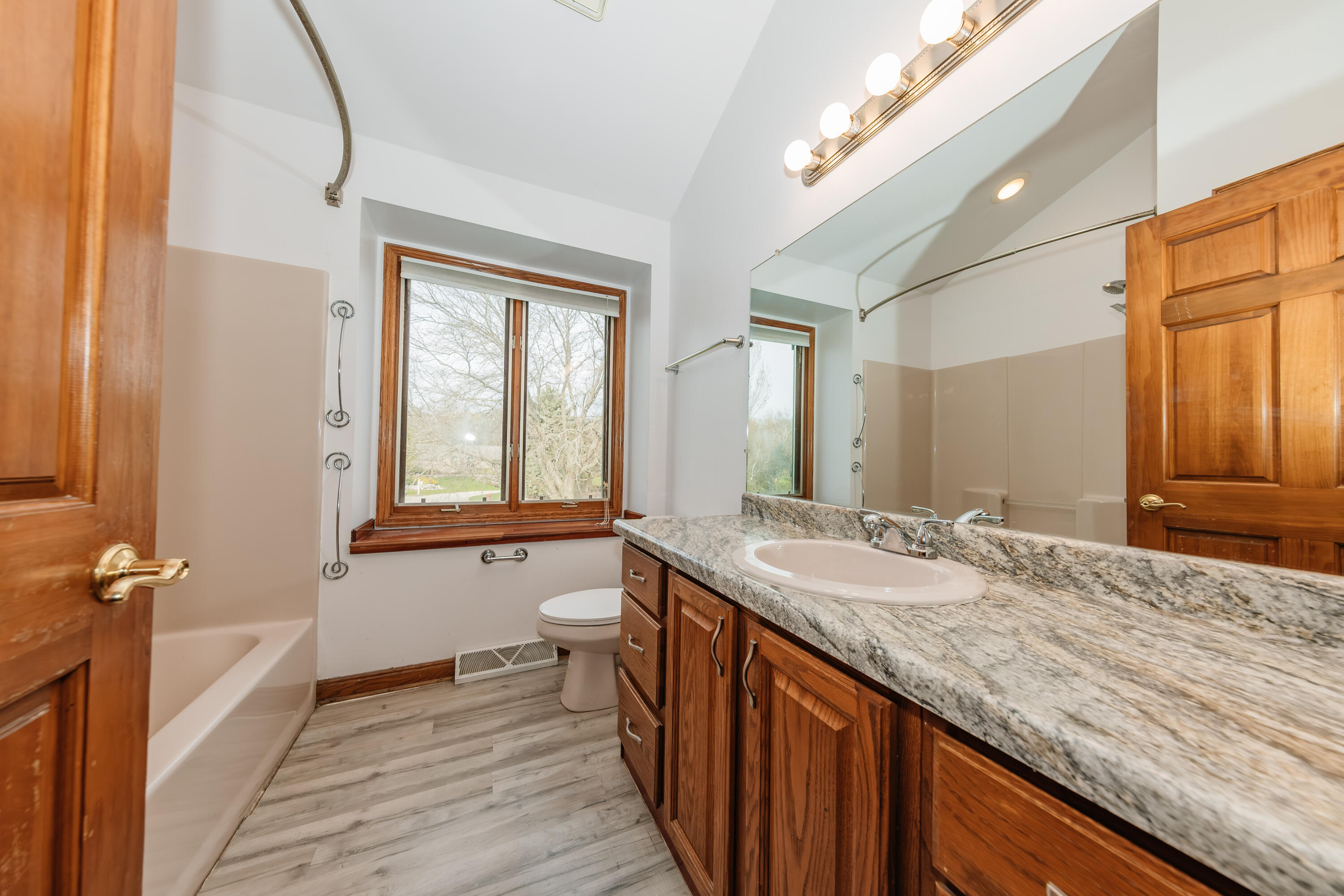 194 W Fairfield Ct, Oak Creek
