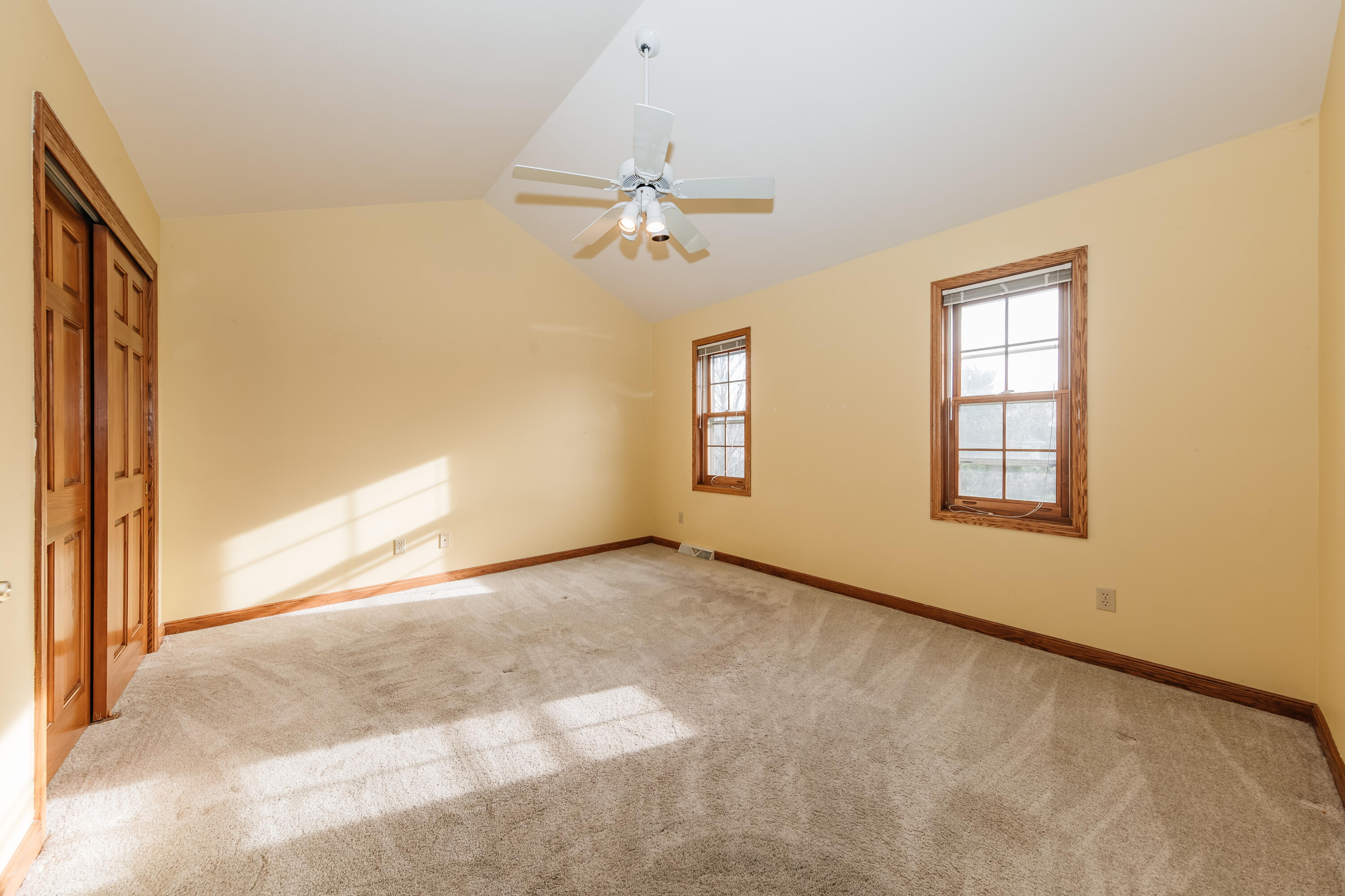 194 W Fairfield Ct, Oak Creek