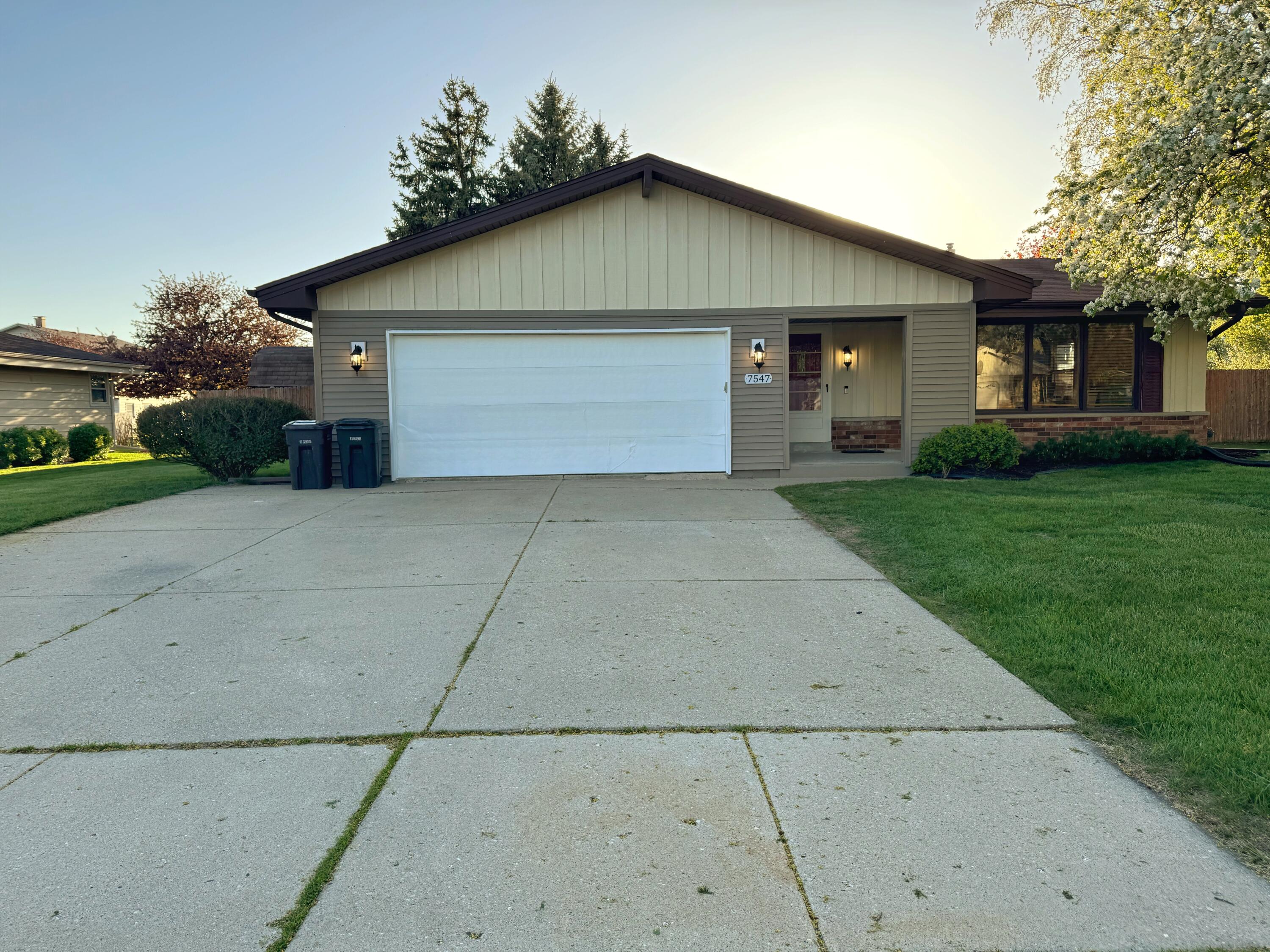 7547 S 74th St, Franklin