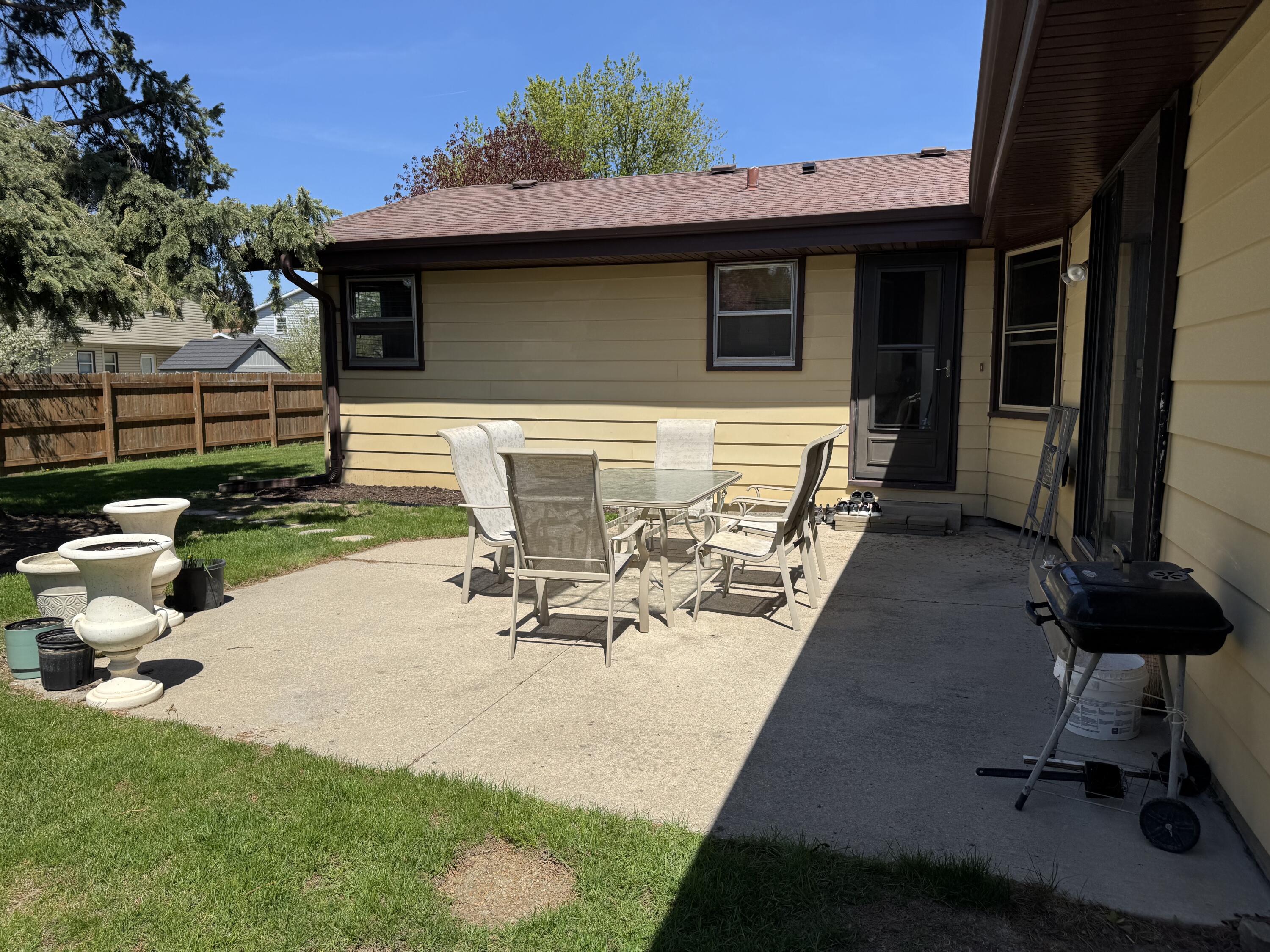 7547 S 74th St, Franklin
