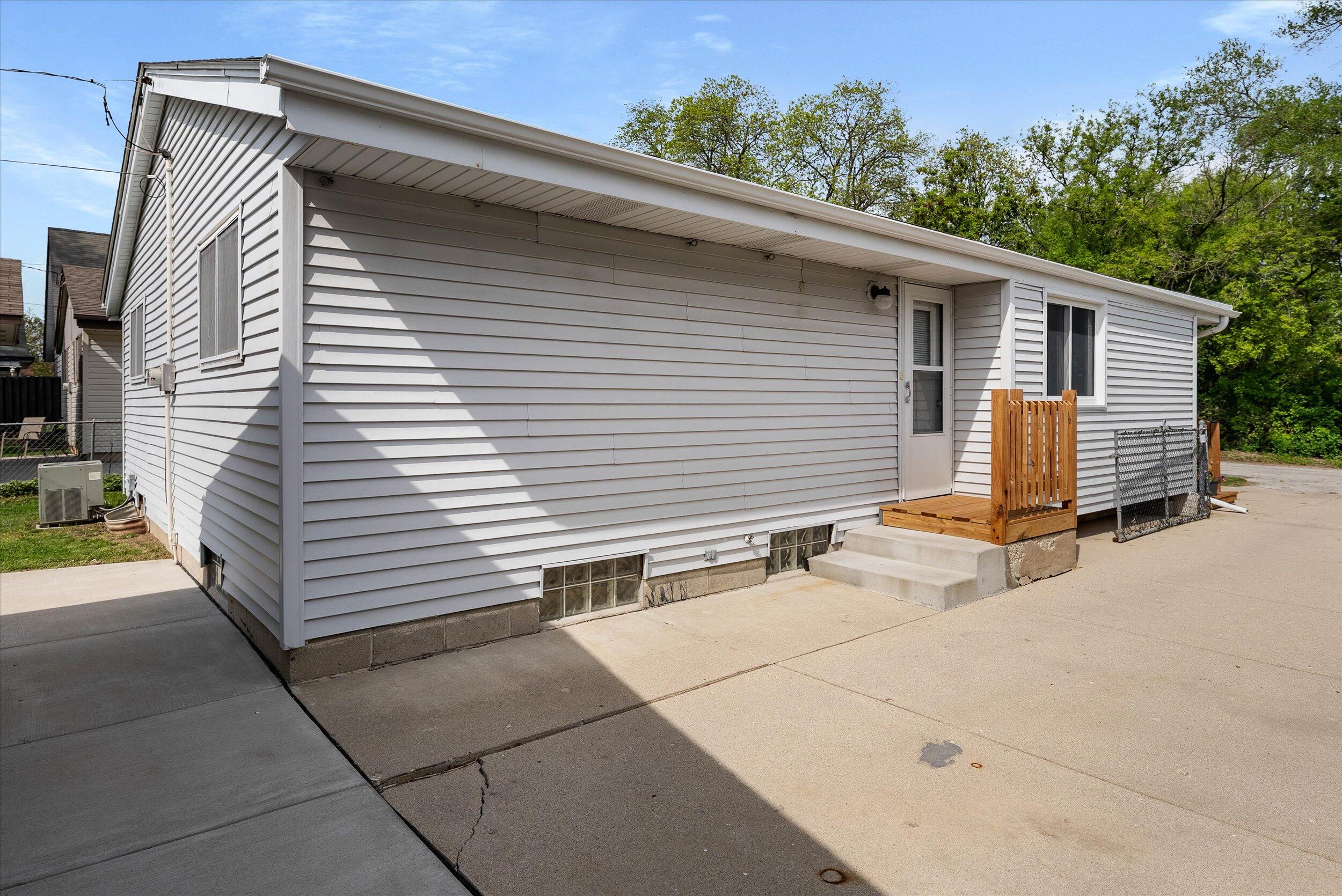4261 S 88th St, Greenfield