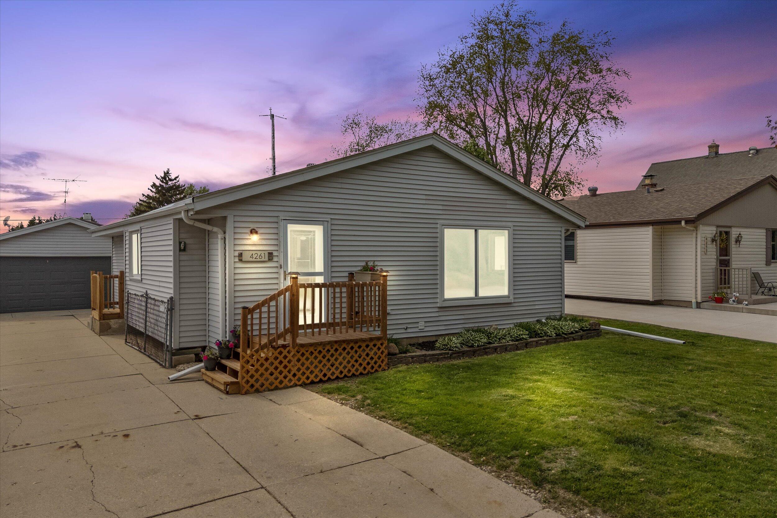 4261 S 88th St, Greenfield