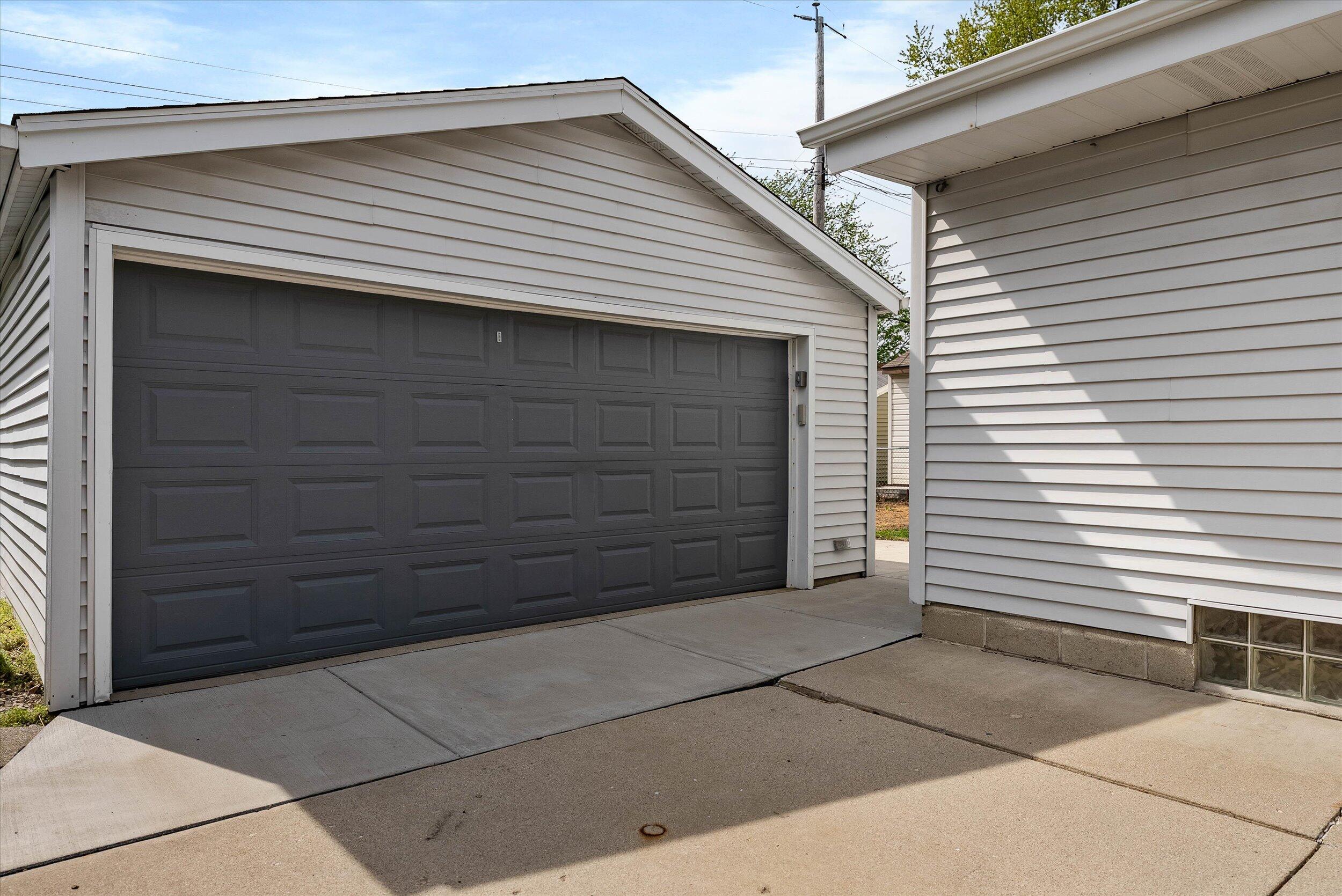 4261 S 88th St, Greenfield