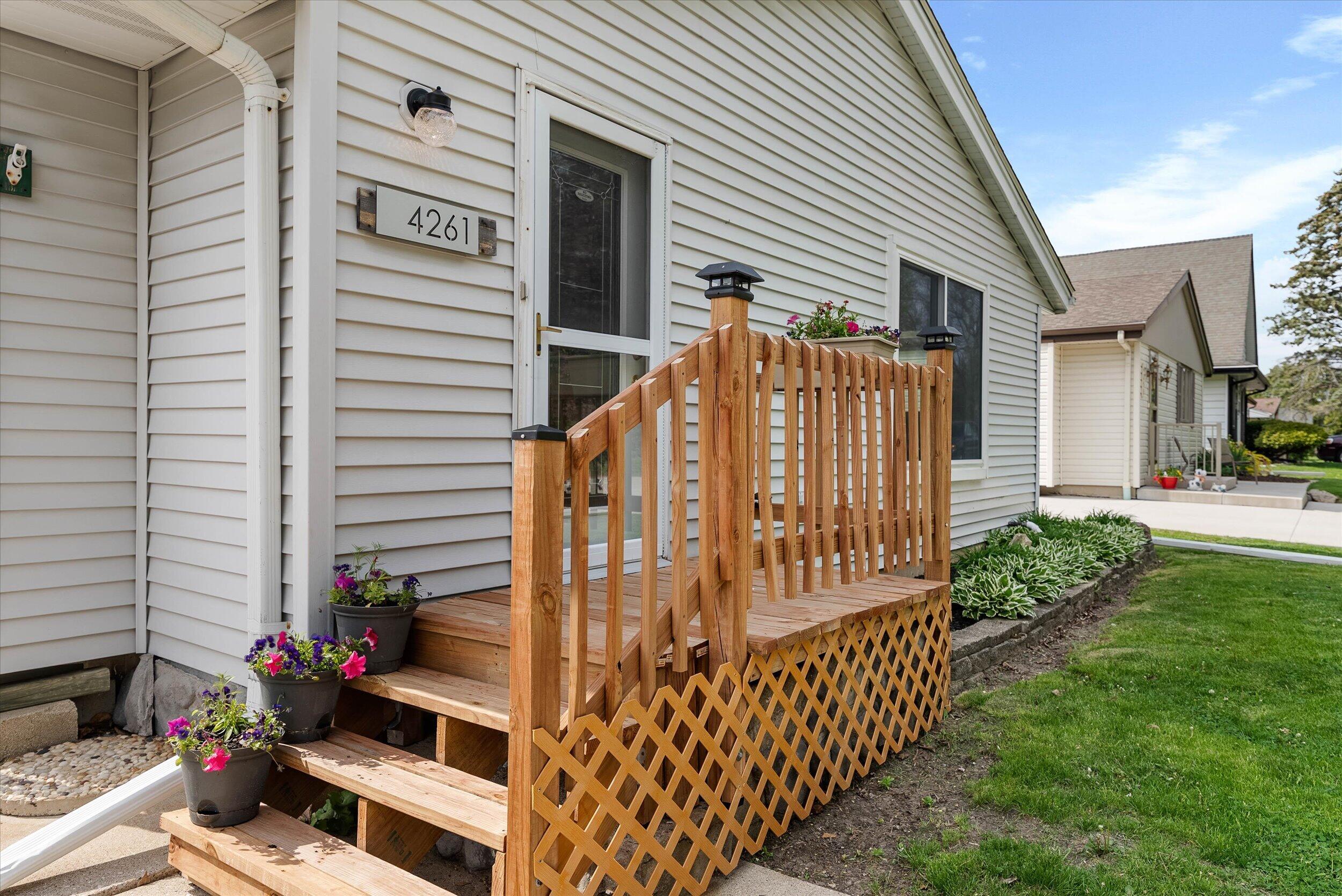 4261 S 88th St, Greenfield