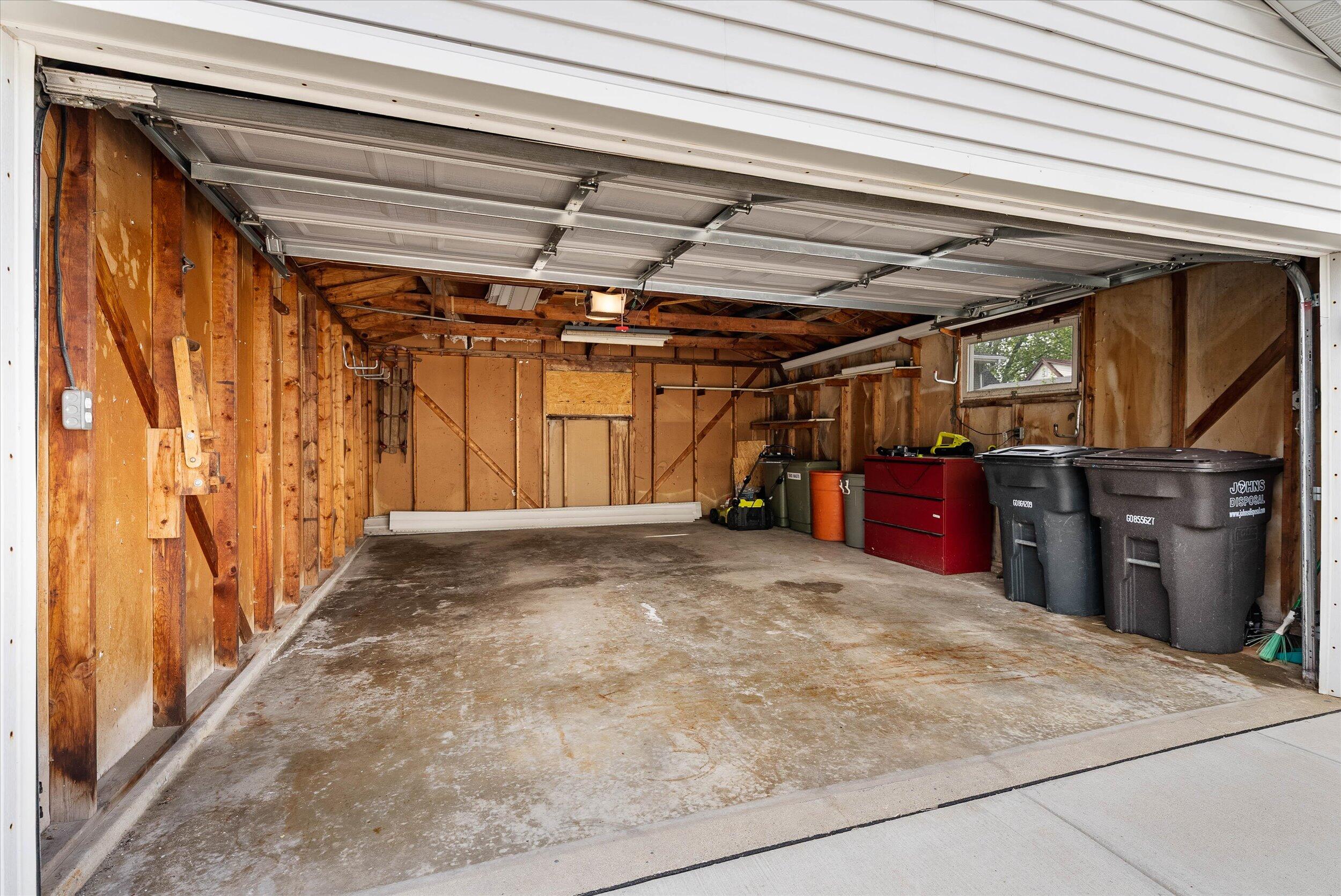 4261 S 88th St, Greenfield