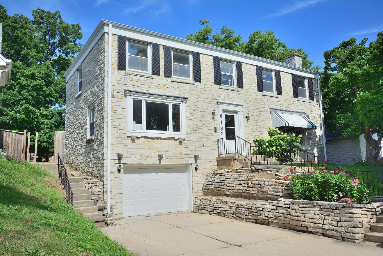 613 Pleasant View St, Wauwatosa