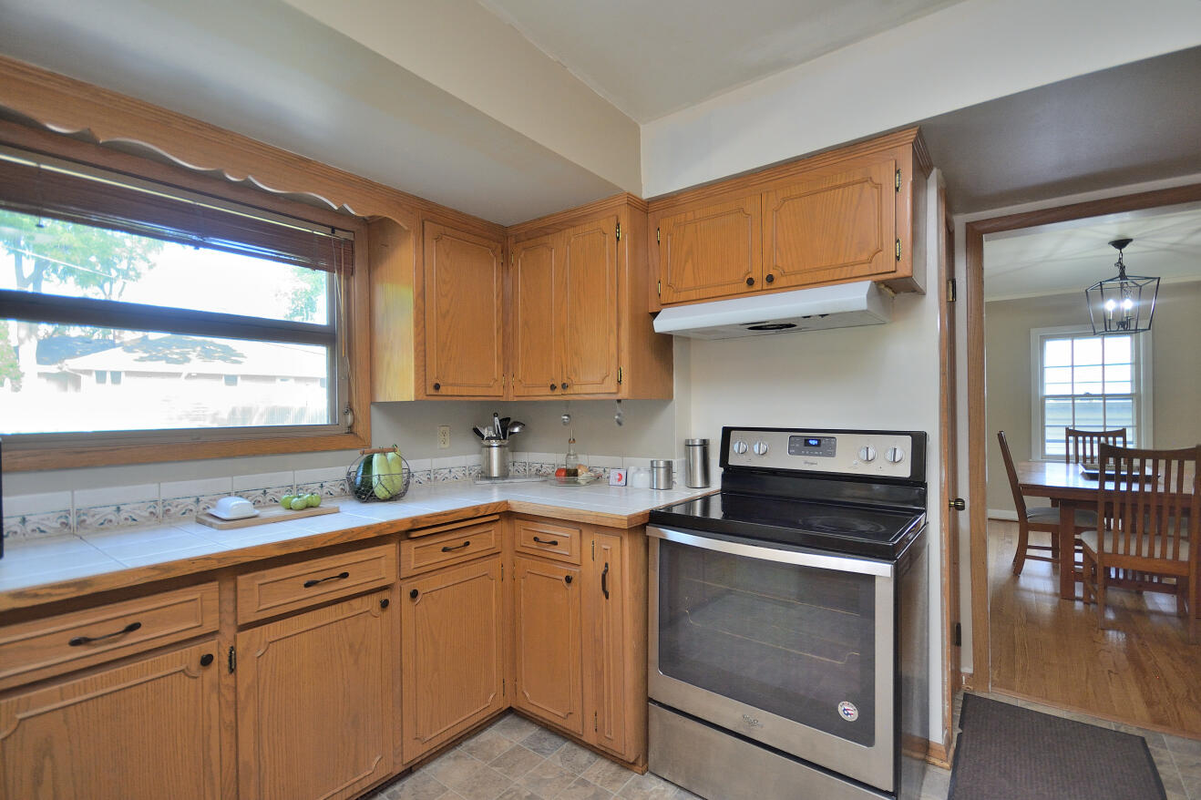 613 Pleasant View St, Wauwatosa