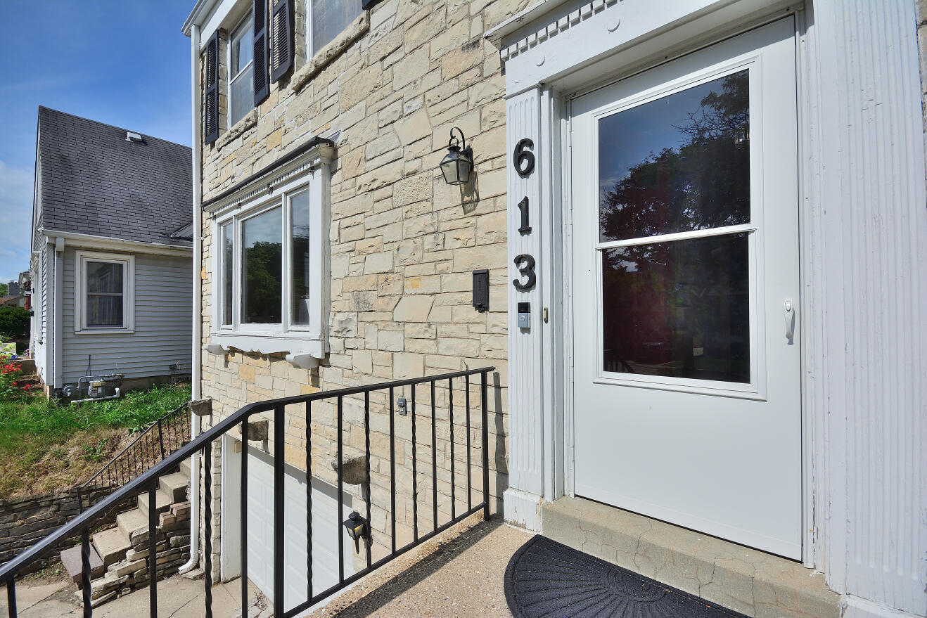 613 Pleasant View St, Wauwatosa
