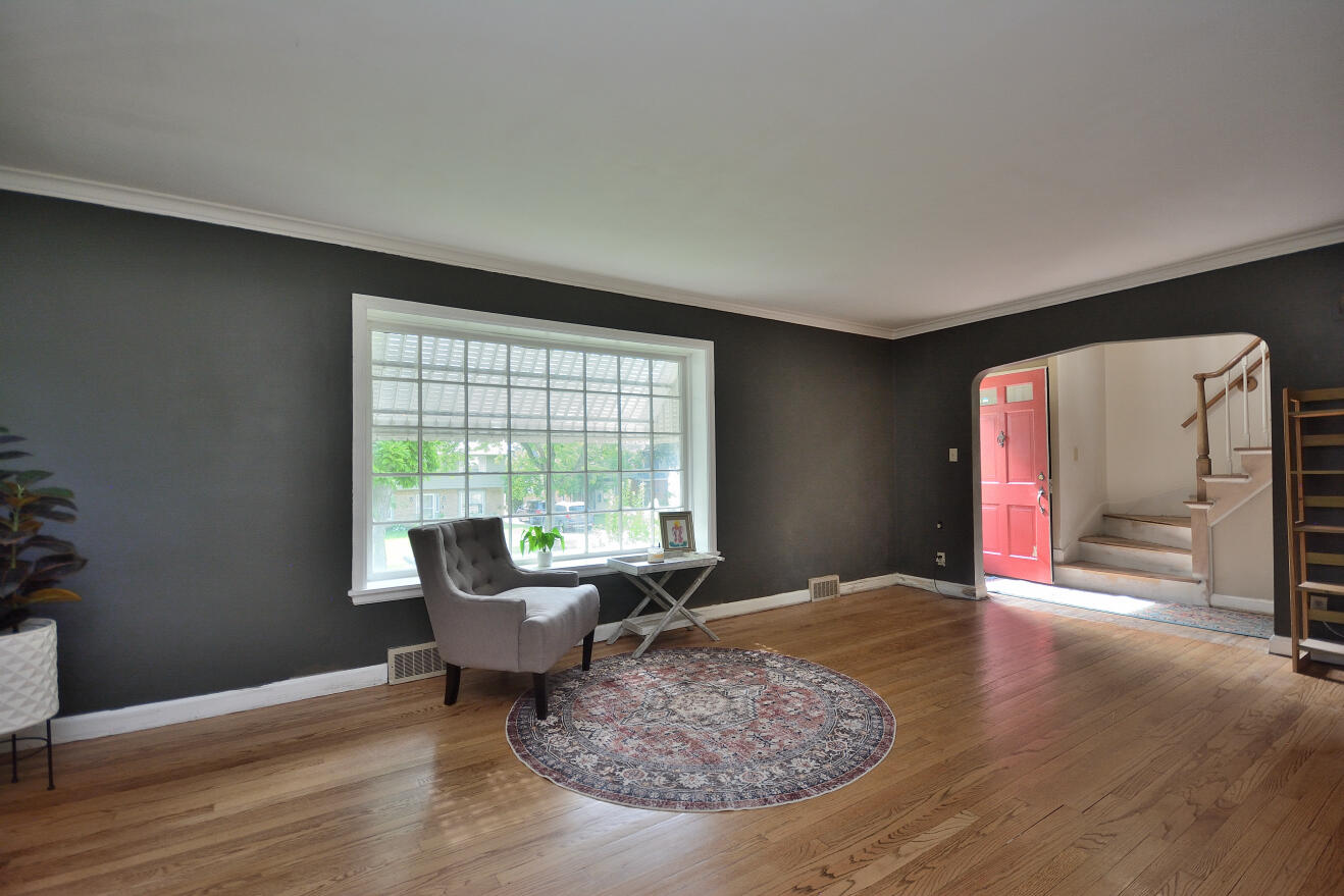 613 Pleasant View St, Wauwatosa