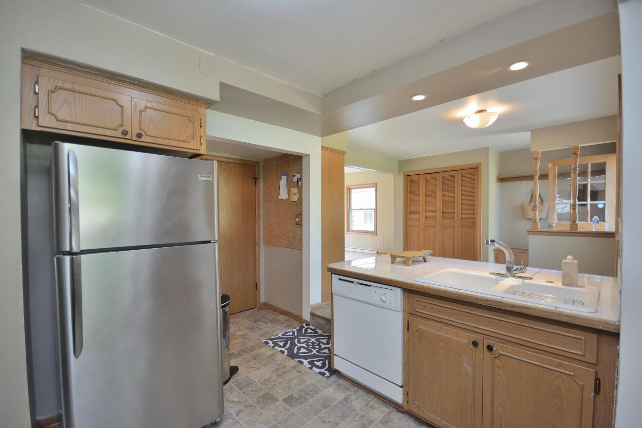 613 Pleasant View St, Wauwatosa