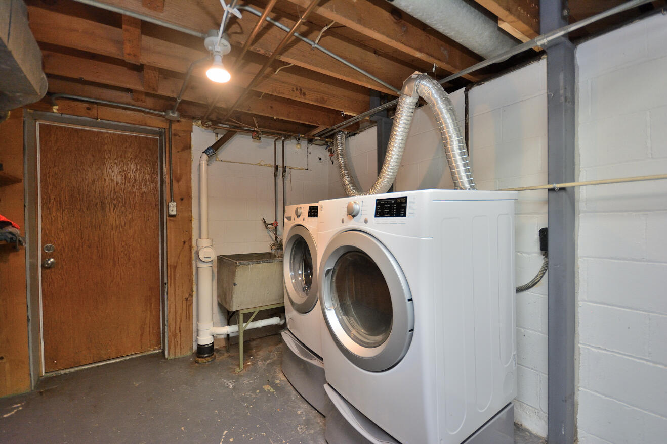 613 Pleasant View St, Wauwatosa
