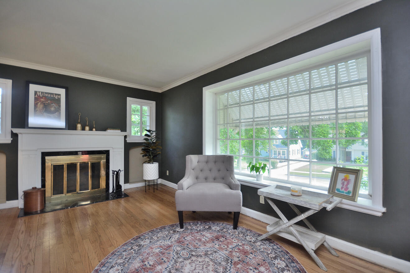 613 Pleasant View St, Wauwatosa