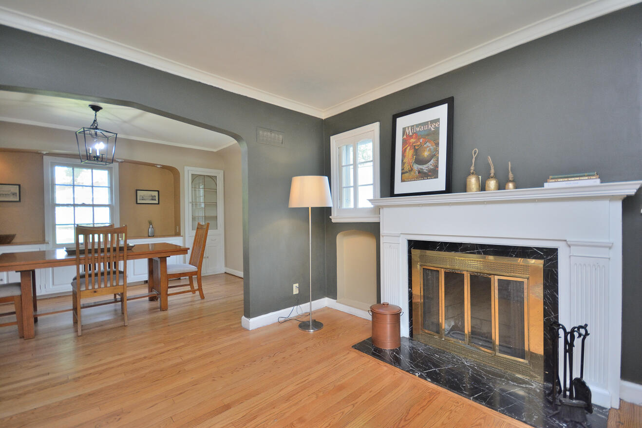 613 Pleasant View St, Wauwatosa