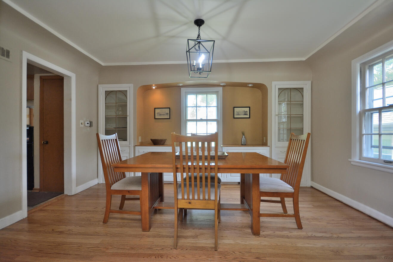 613 Pleasant View St, Wauwatosa
