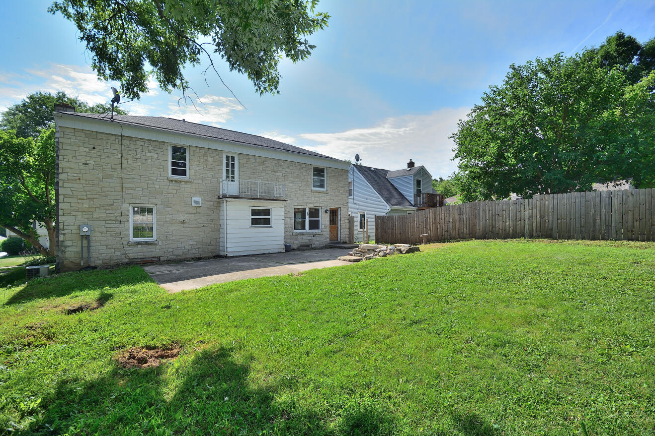 613 Pleasant View St, Wauwatosa