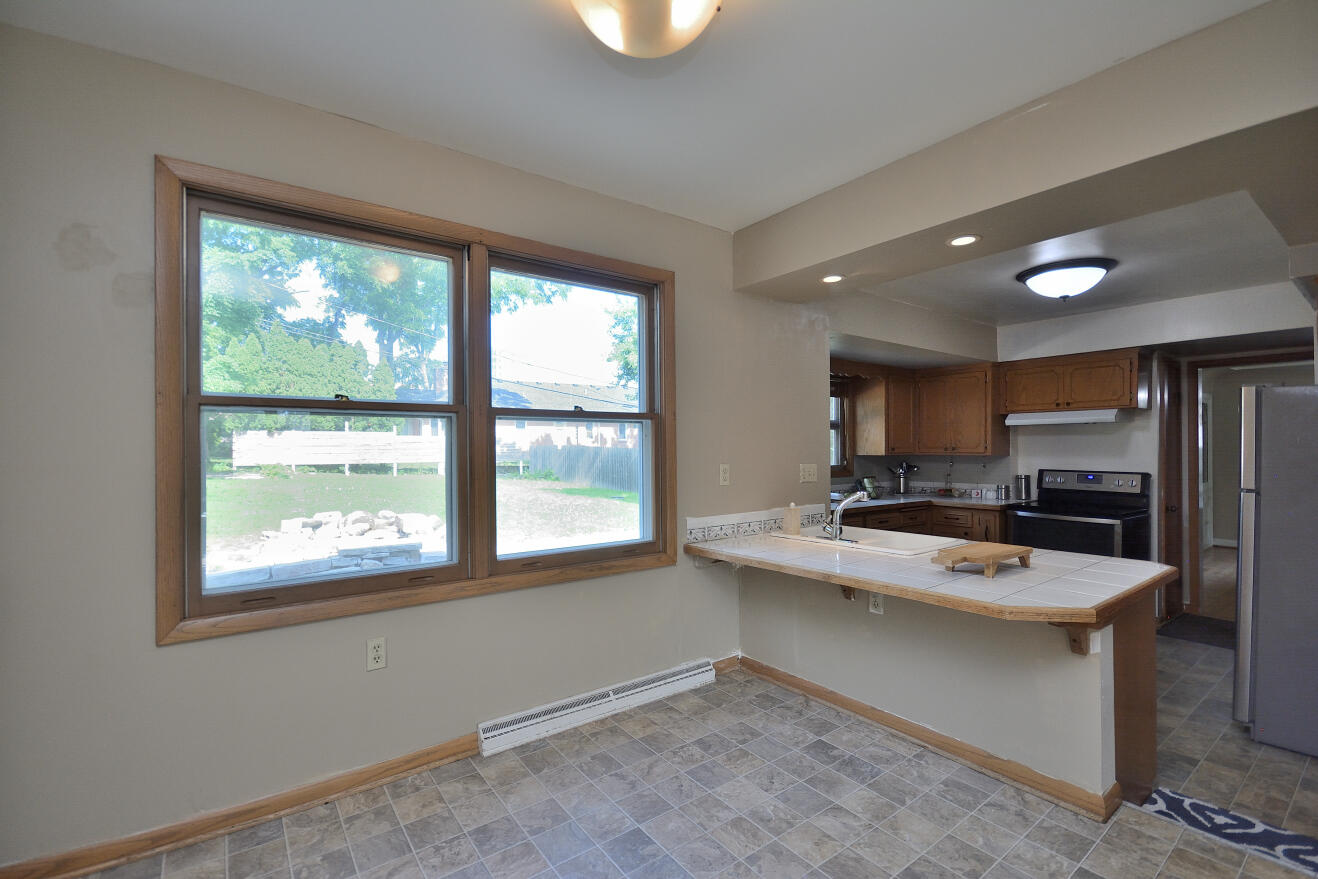 613 Pleasant View St, Wauwatosa