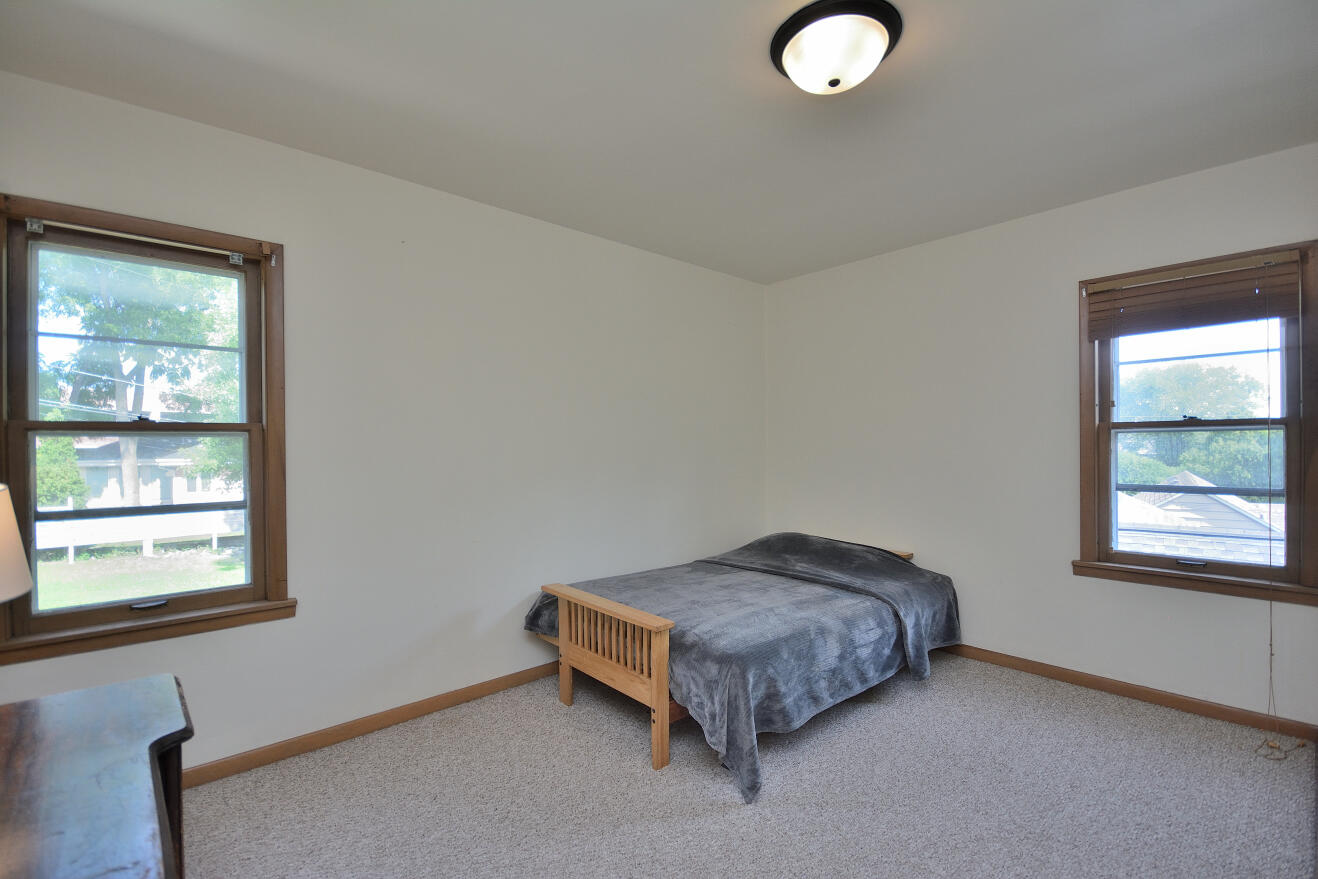 613 Pleasant View St, Wauwatosa