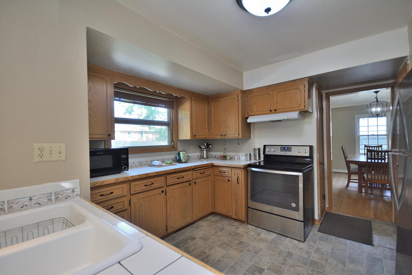 613 Pleasant View St, Wauwatosa