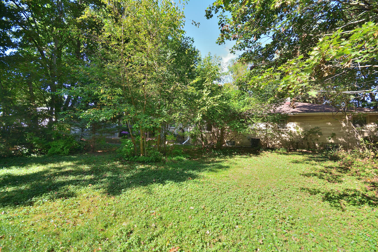 10201 Brookside Dr, Hales Corners