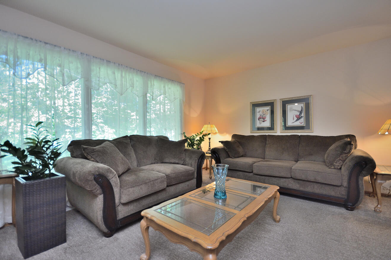 10201 Brookside Dr, Hales Corners