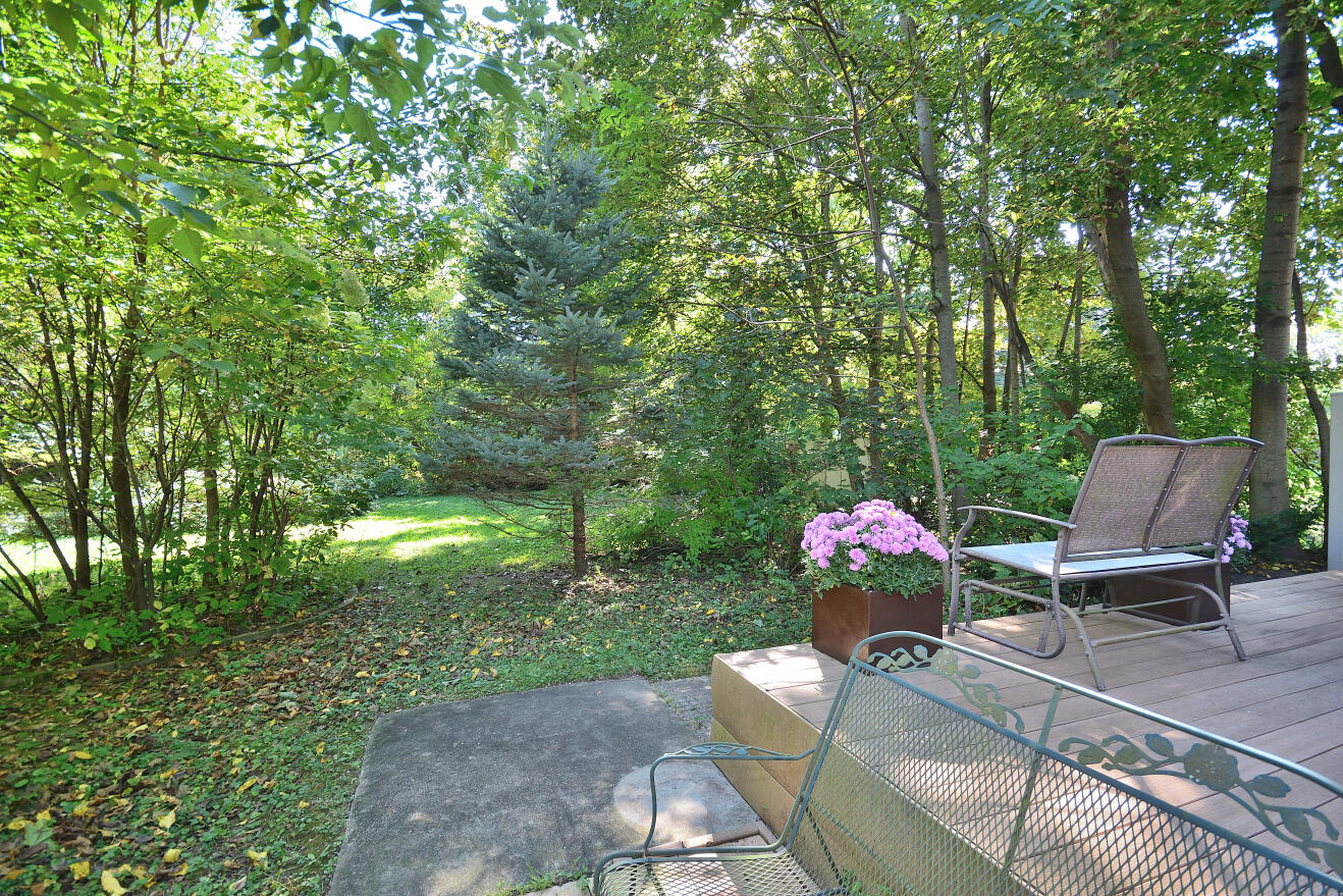 10201 Brookside Dr, Hales Corners