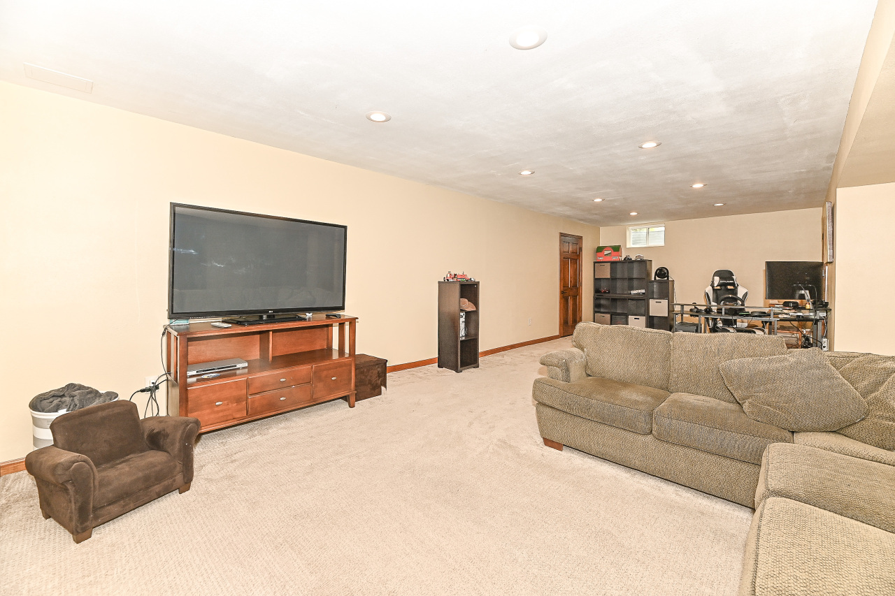 1053 Tallgrass Ln, Mount Pleasant