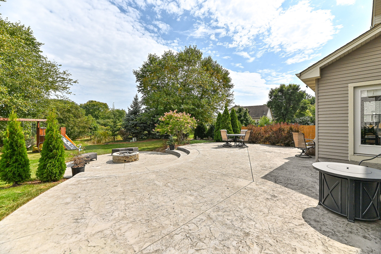 1053 Tallgrass Ln, Mount Pleasant