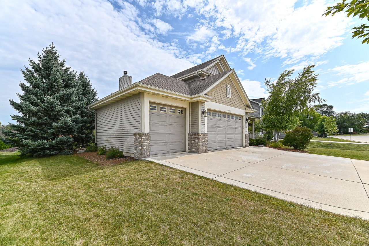 1053 Tallgrass Ln, Mount Pleasant