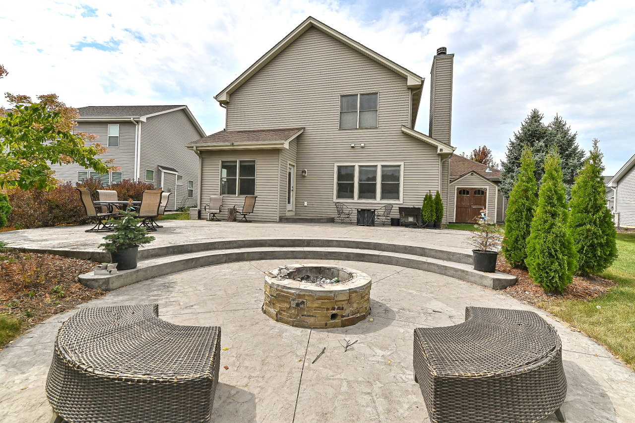 1053 Tallgrass Ln, Mount Pleasant