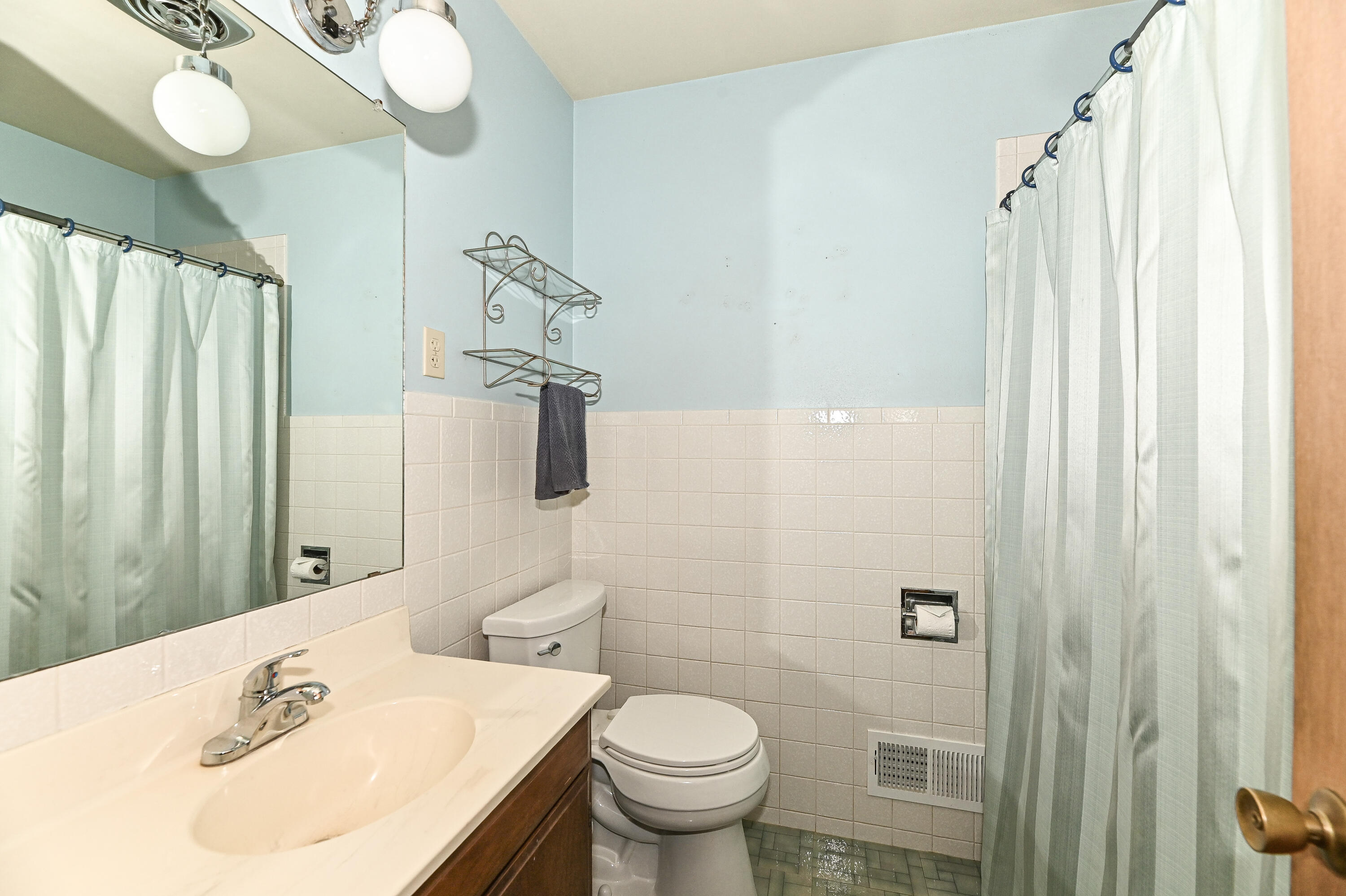 3433 S 85th St, Milwaukee