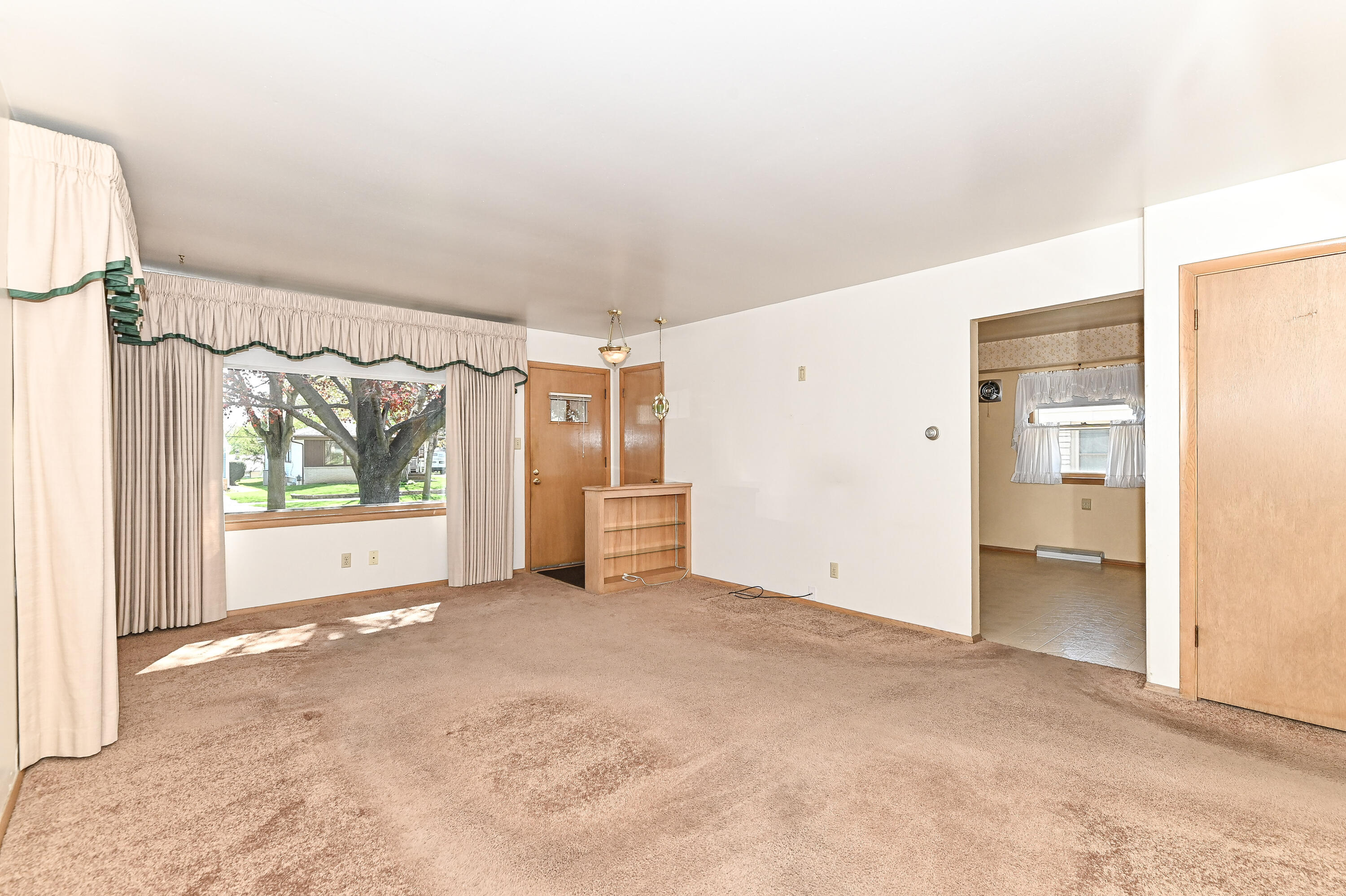 3433 S 85th St, Milwaukee