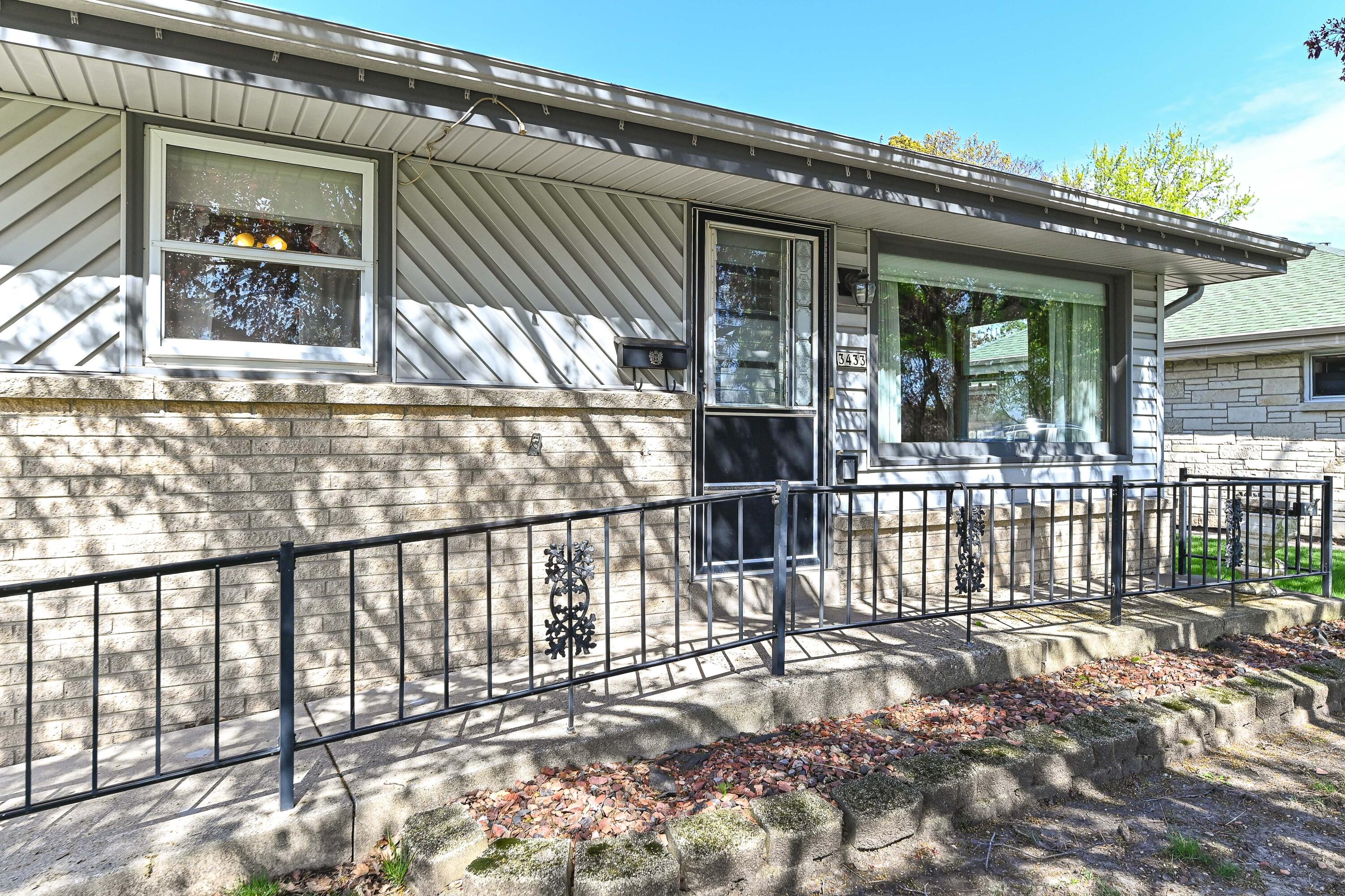 3433 S 85th St, Milwaukee