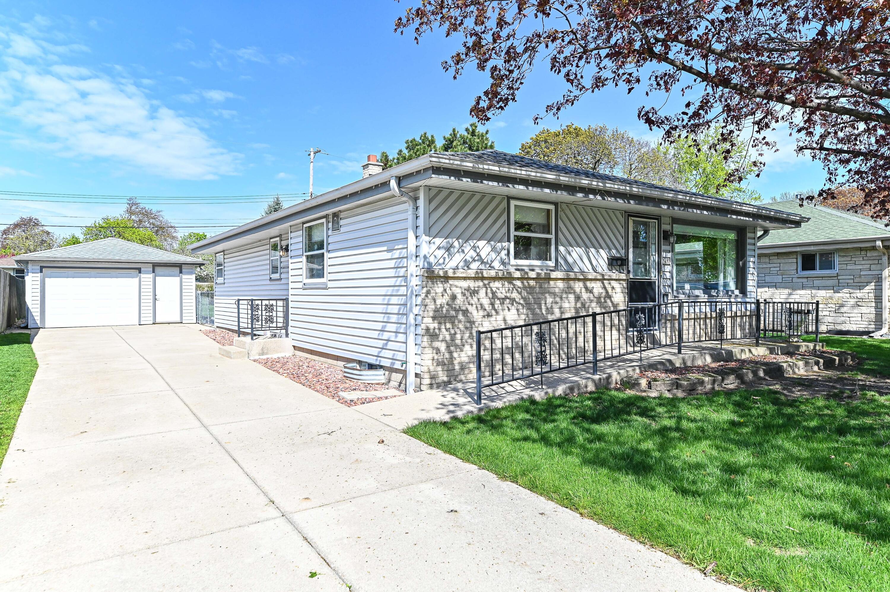 3433 S 85th St, Milwaukee