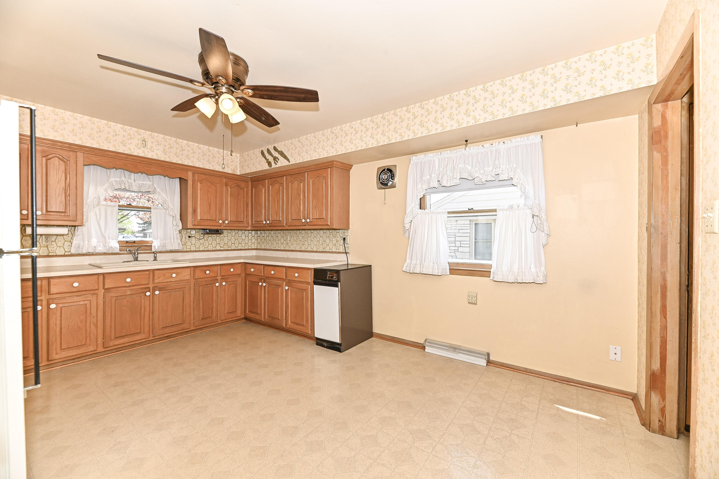 3433 S 85th St, Milwaukee