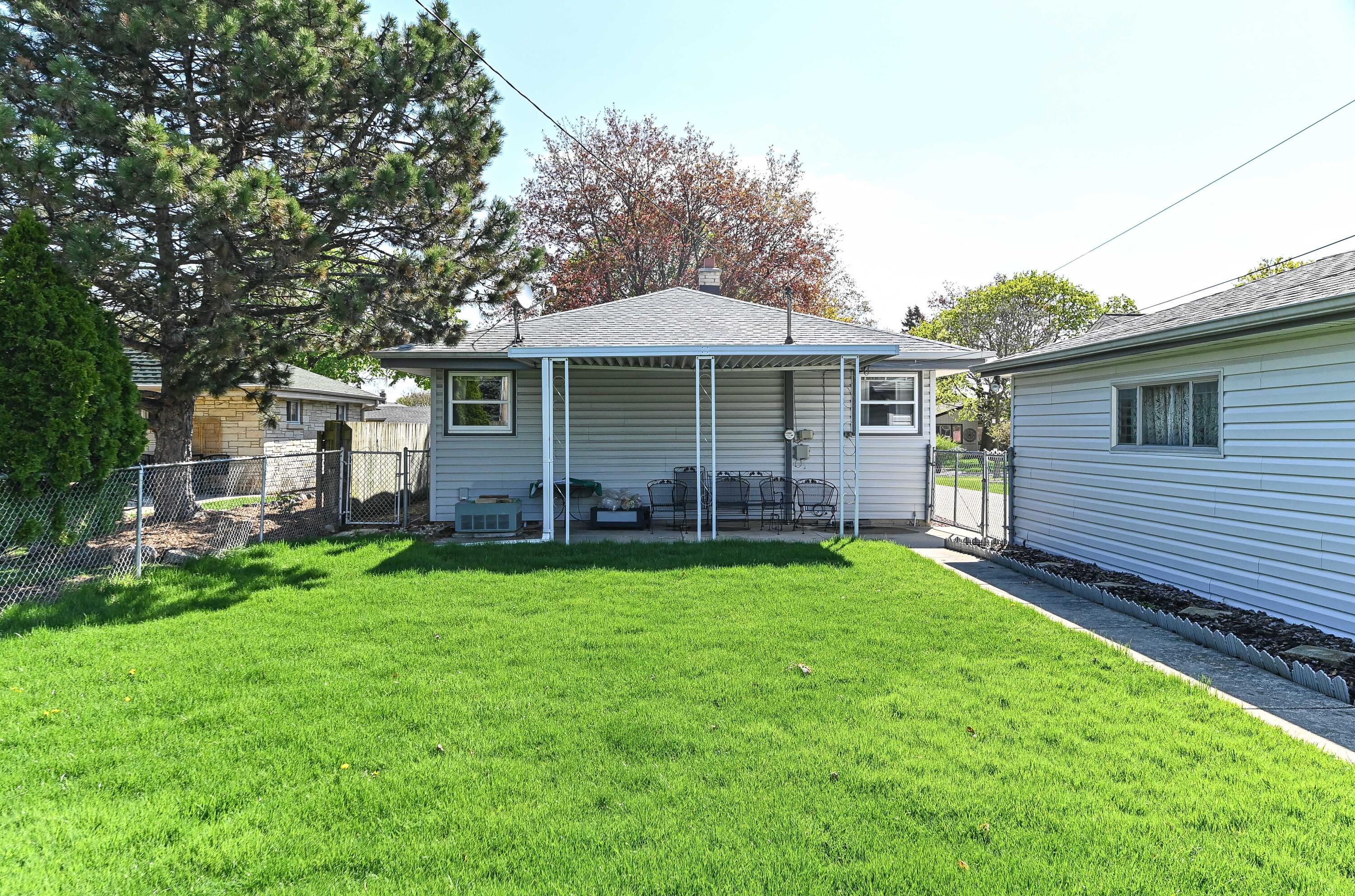3433 S 85th St, Milwaukee