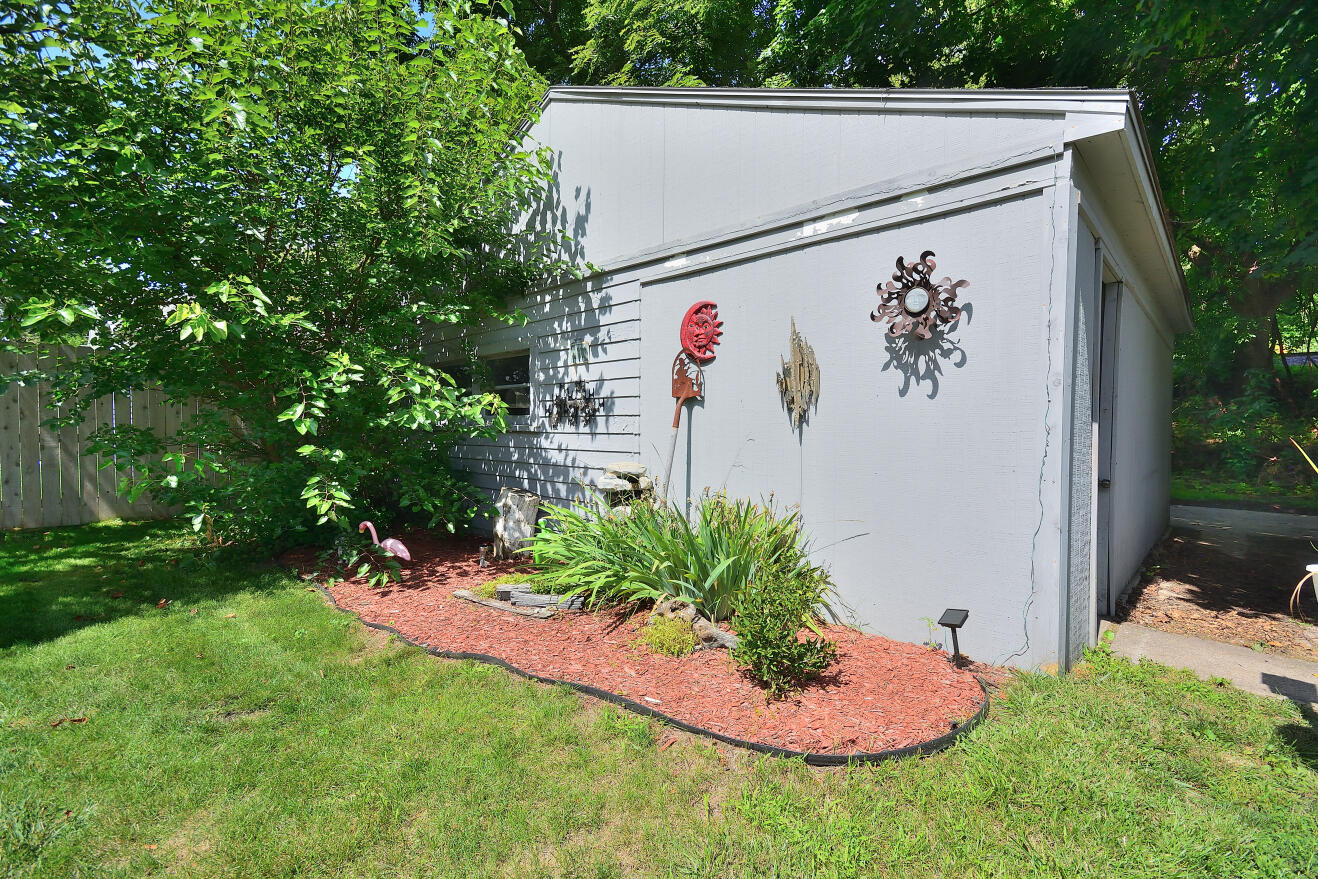 834 E Holt Ave