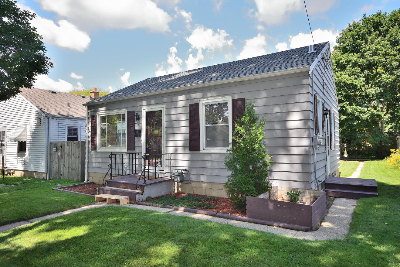 834 E Holt Ave