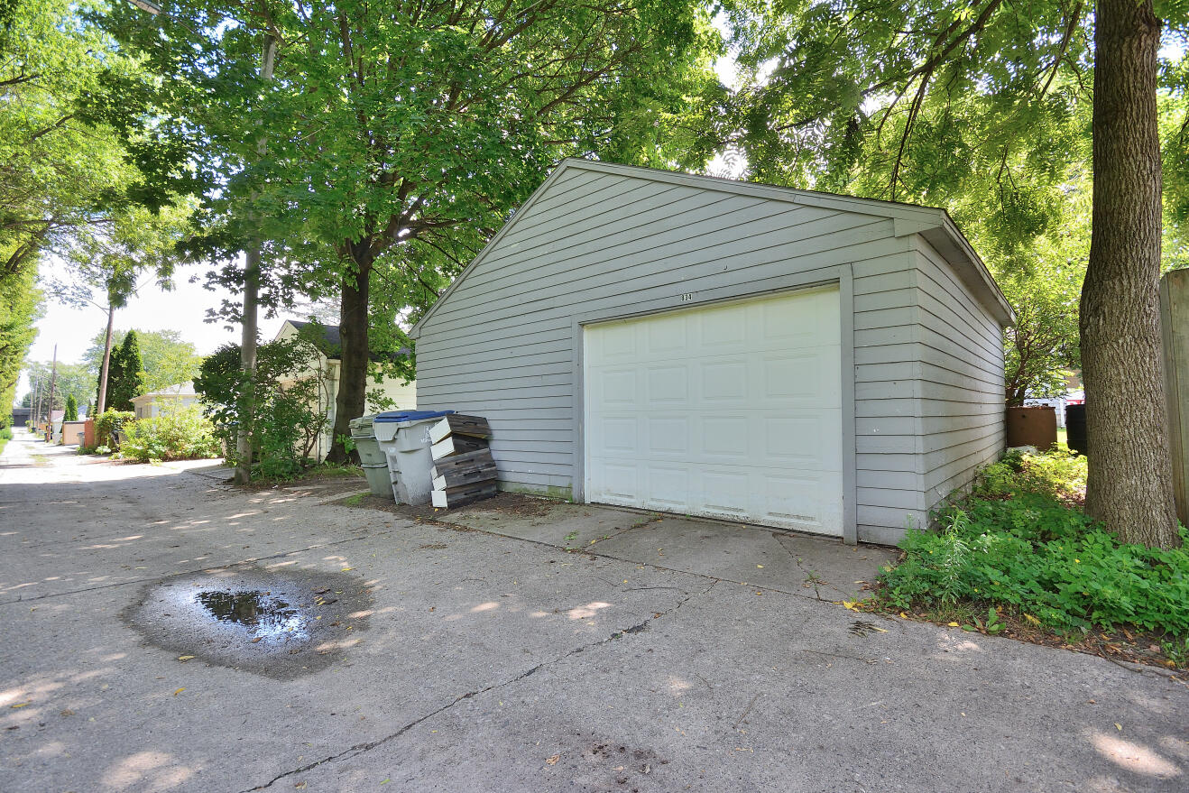 834 E Holt Ave