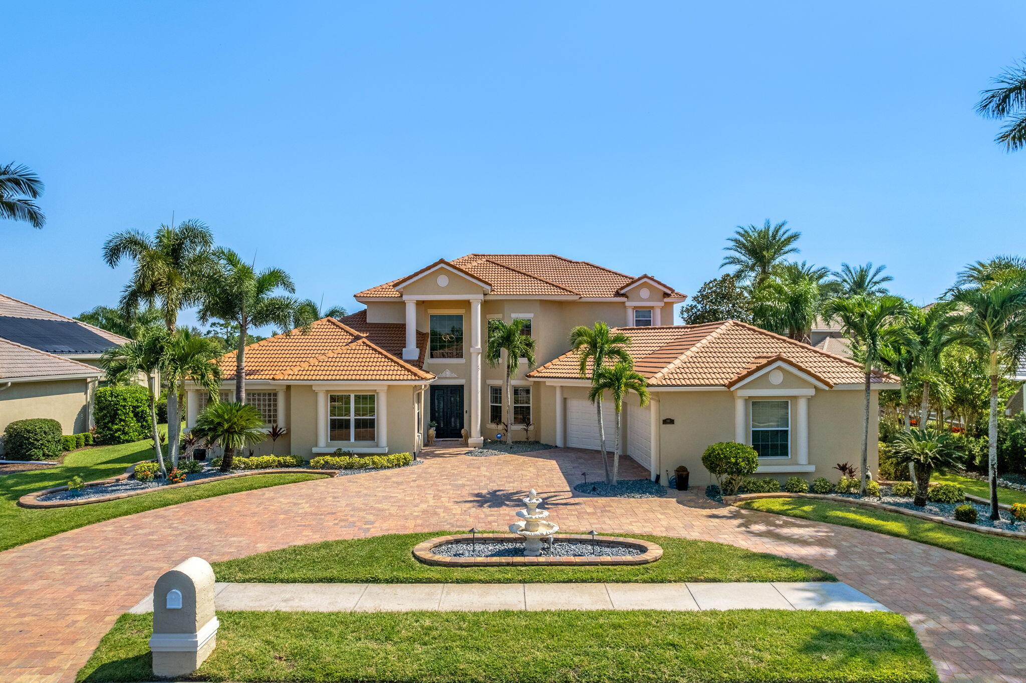 845 Chatsworth Drive