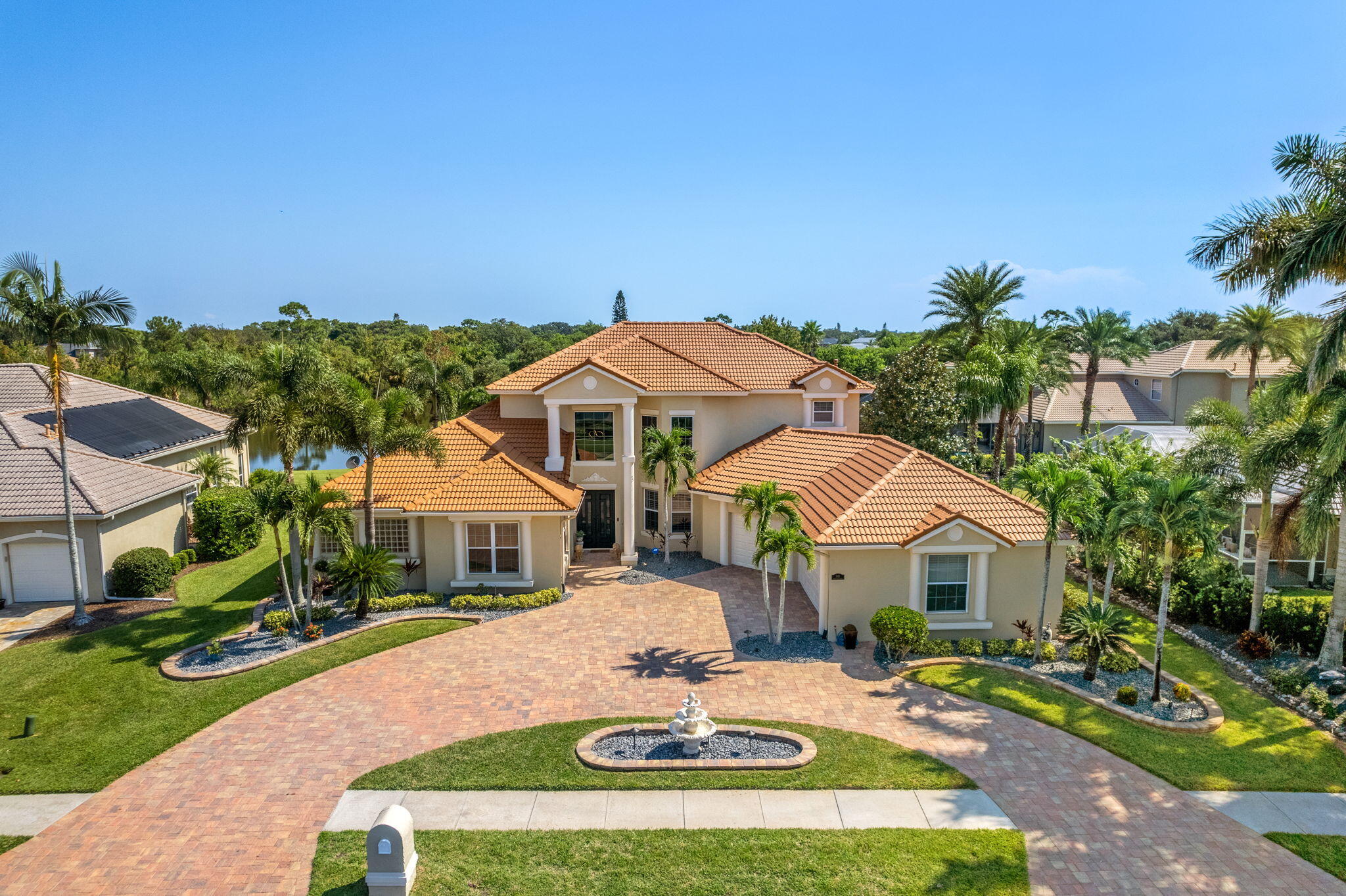 845 Chatsworth Drive