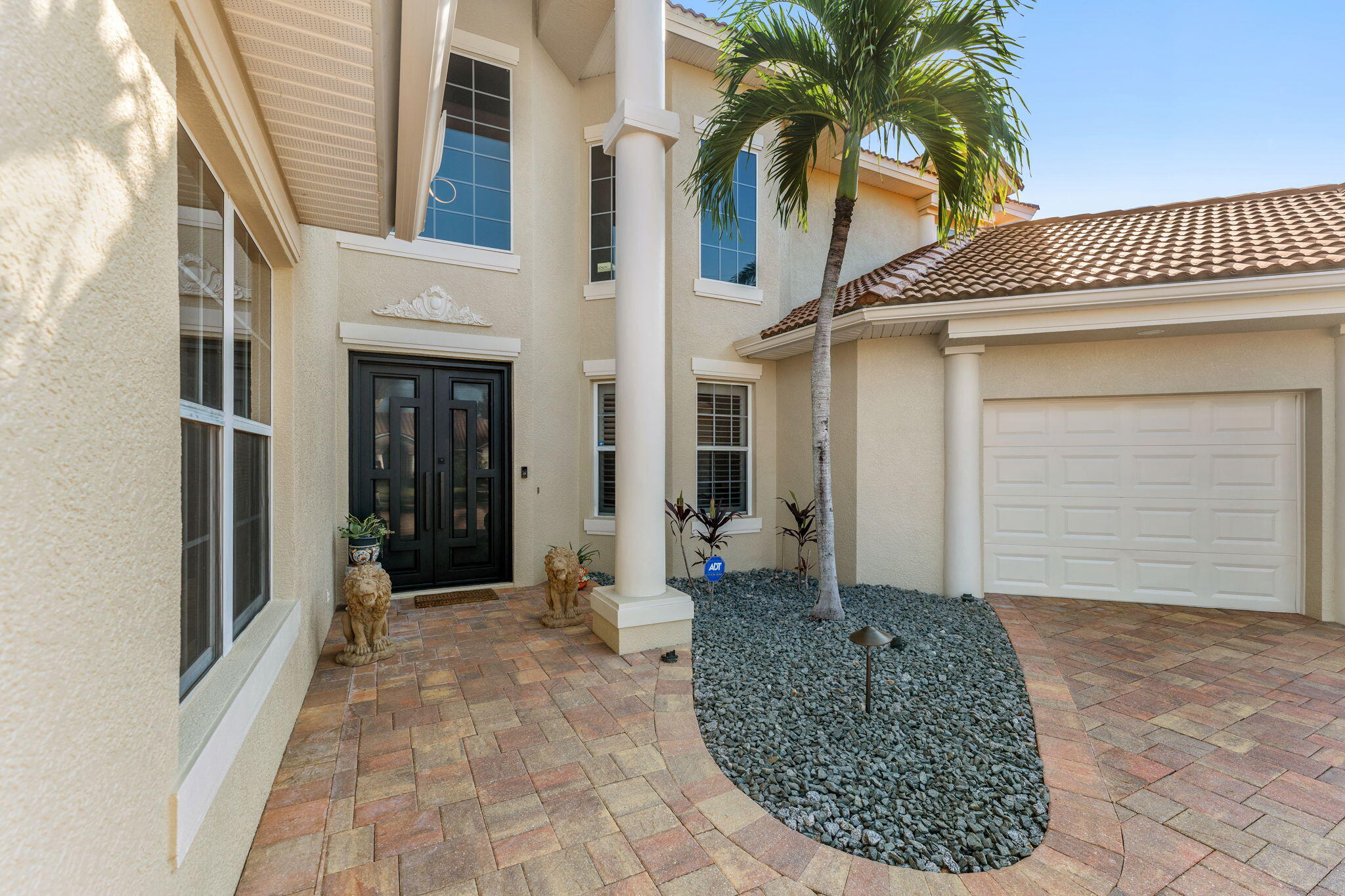 845 Chatsworth Drive