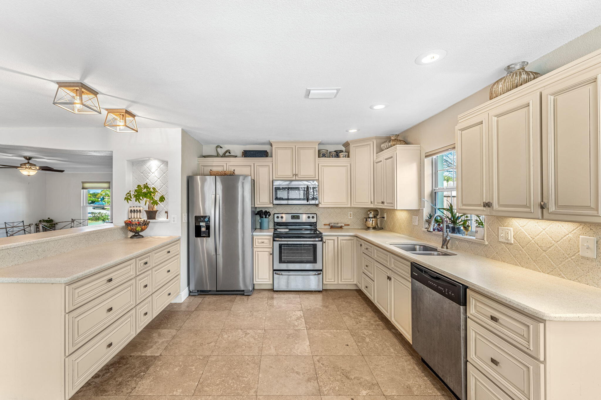 1230 Seminole Drive